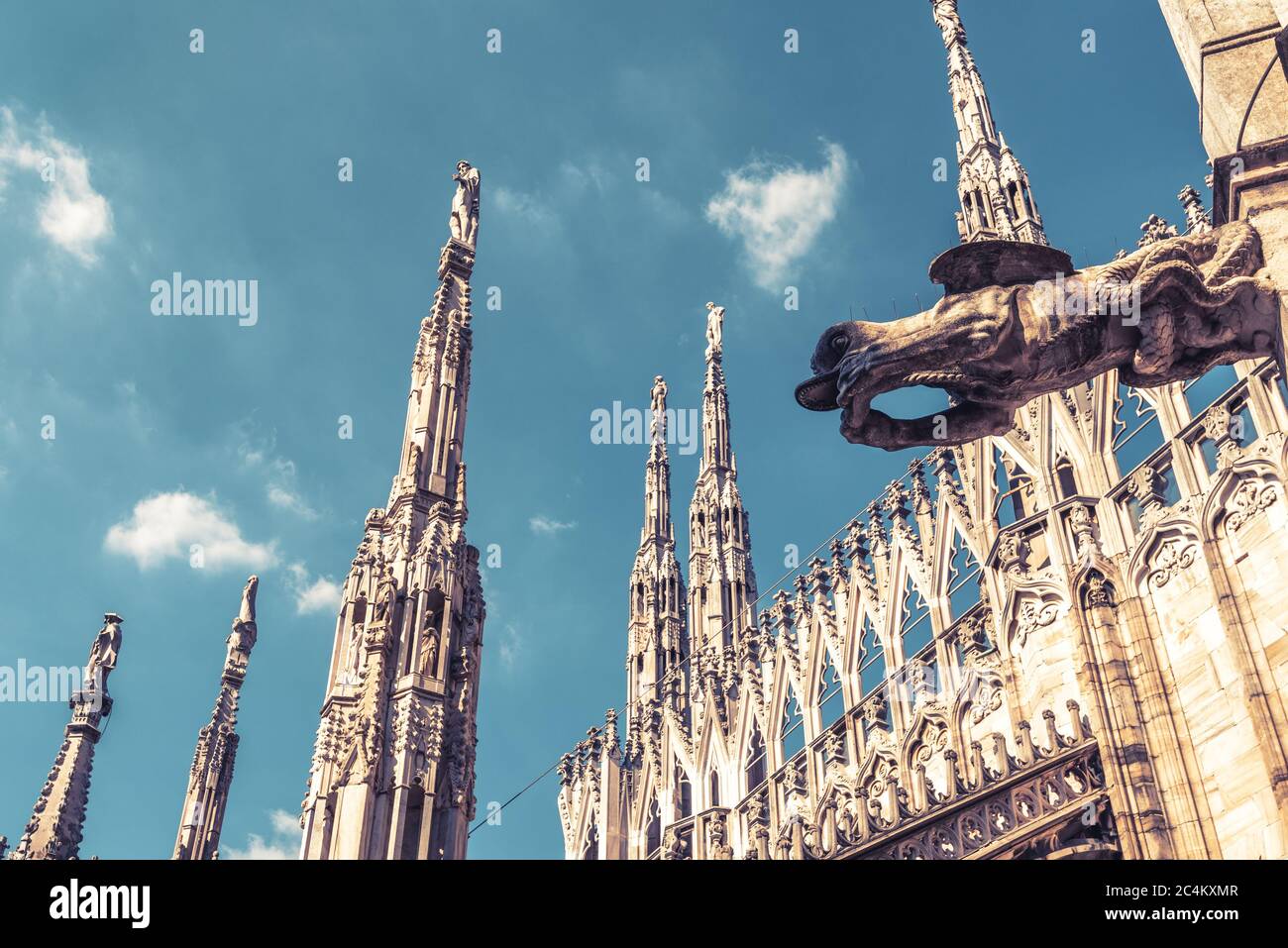 Mailänder Dom Dach Nahaufnahme, Italien, Europa. Mailänder Dom oder Duomo di Milano ist das Wahrzeichen der Stadt Mailand. Luxus Dekorationen Detail von Mailand Bogen Stockfoto