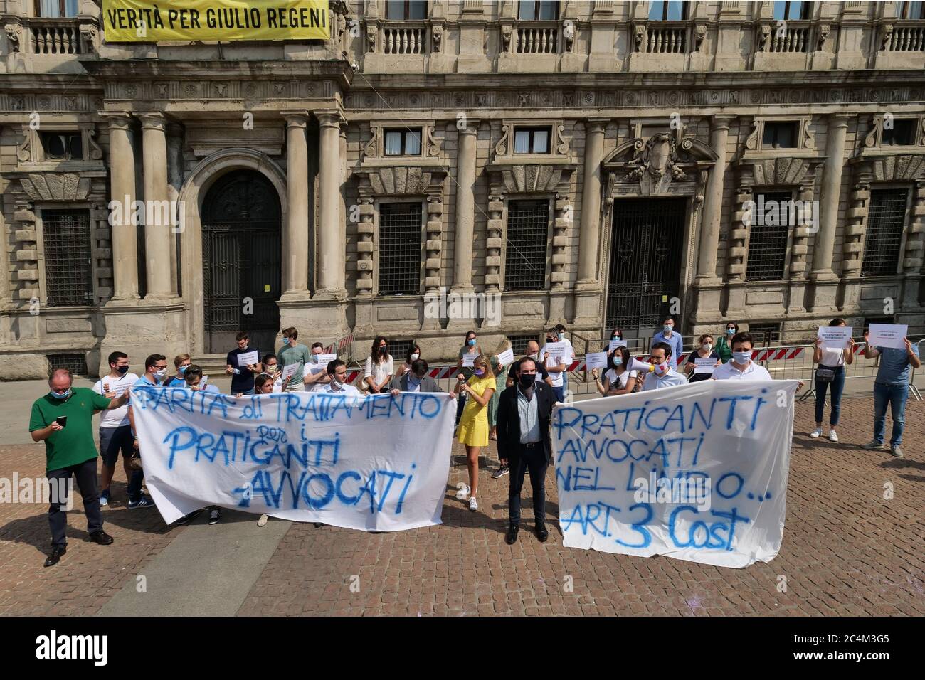 Mailand, Italien. Juni 2020. Piazza della Scala, der Protest der Praktizierenden Anwälte gegen die Regierung (Foto: Luca Ponti/Pacific Press) Quelle: Pacific Press Agency/Alamy Live News Stockfoto