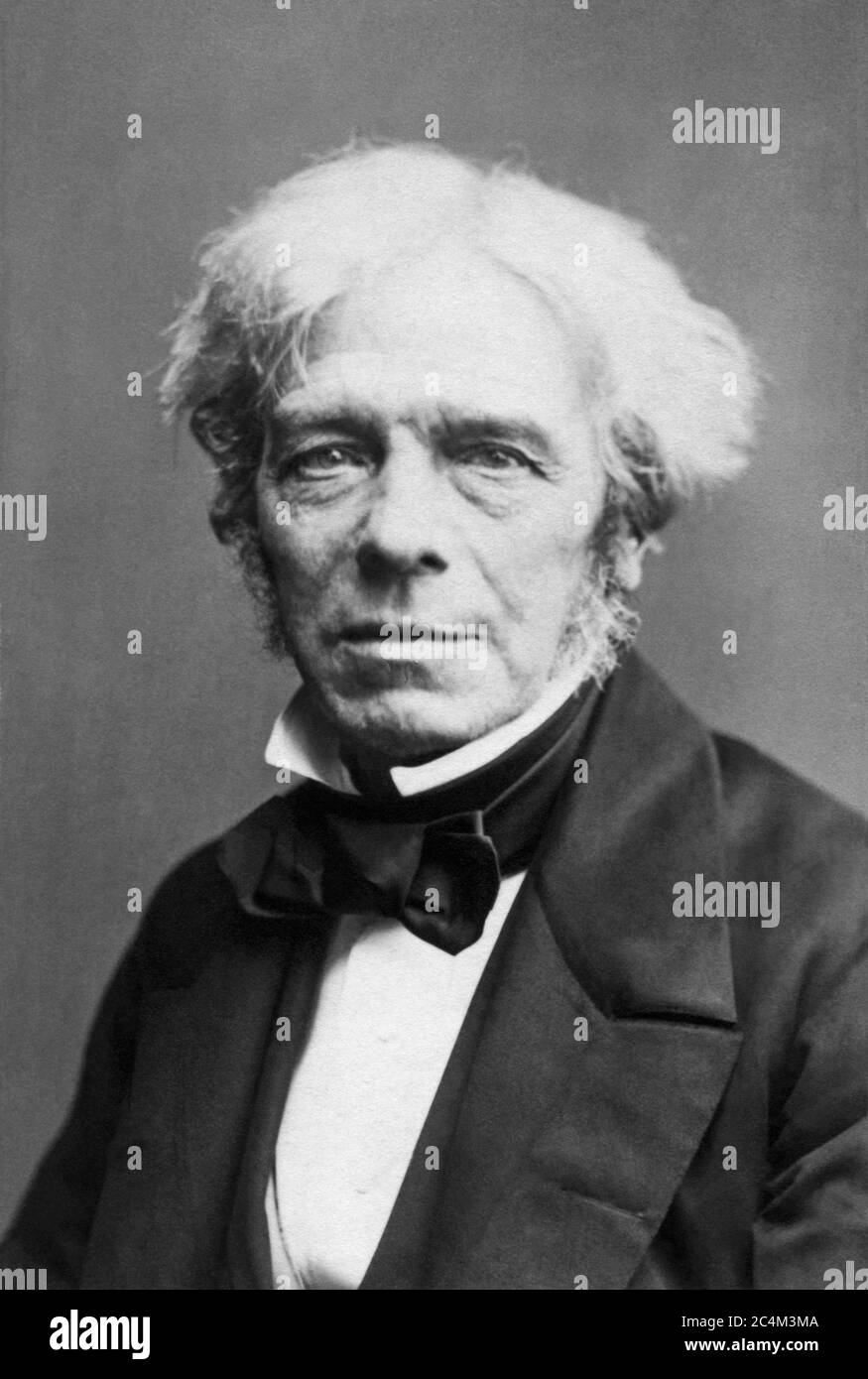 Michael Faraday, sitzt einer der einflussreichsten Wissenschaftler in der Geschichte, in eine 1860er Jahren Porträt von John Watkins. Stockfoto