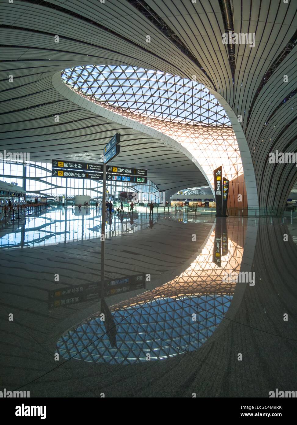 Das Innere des Beijing Daxing International Airport, die in Betrieb genommen am 2019. September Stockfoto