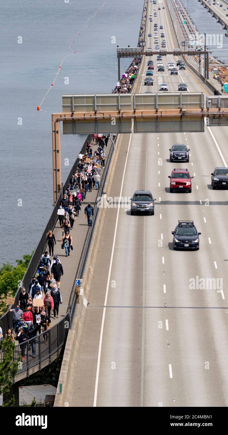 Die Frauen der örtlichen Fußballmannschaften organisierten einen marsch von Mercer Island nach Seattle und zurück Stockfoto