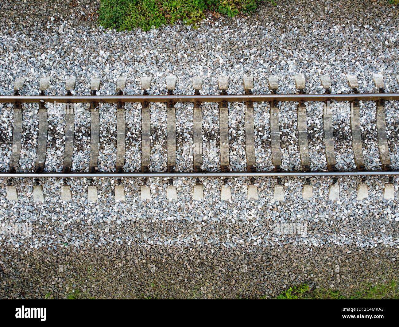 Hintergrund mit Schotter und Eisenbahnlinie Stockfoto