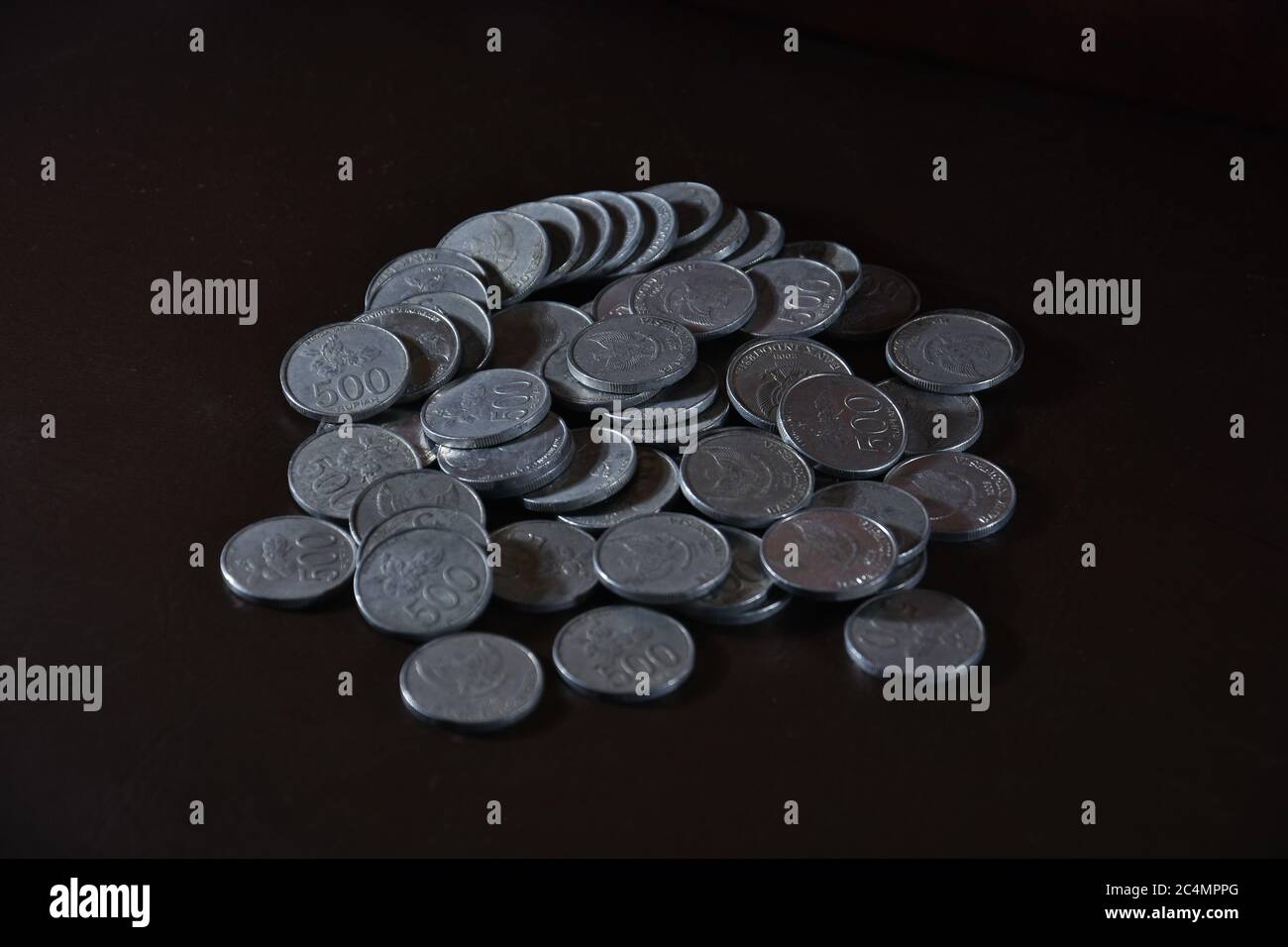 Rupiah Münzen, Indonesien, 100, 200, 500, 1000, Republik Indonesien, Indonesien indonesische Rupiah Münzen, Münzen aus der Republik Indonesien Stockfoto