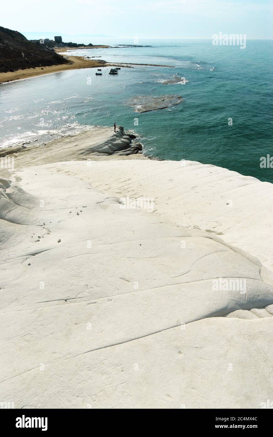 Weiße Küste und türkisfarbenes Meer von Sizilien Sommer touristische natürliche Wahrzeichen Stockfoto