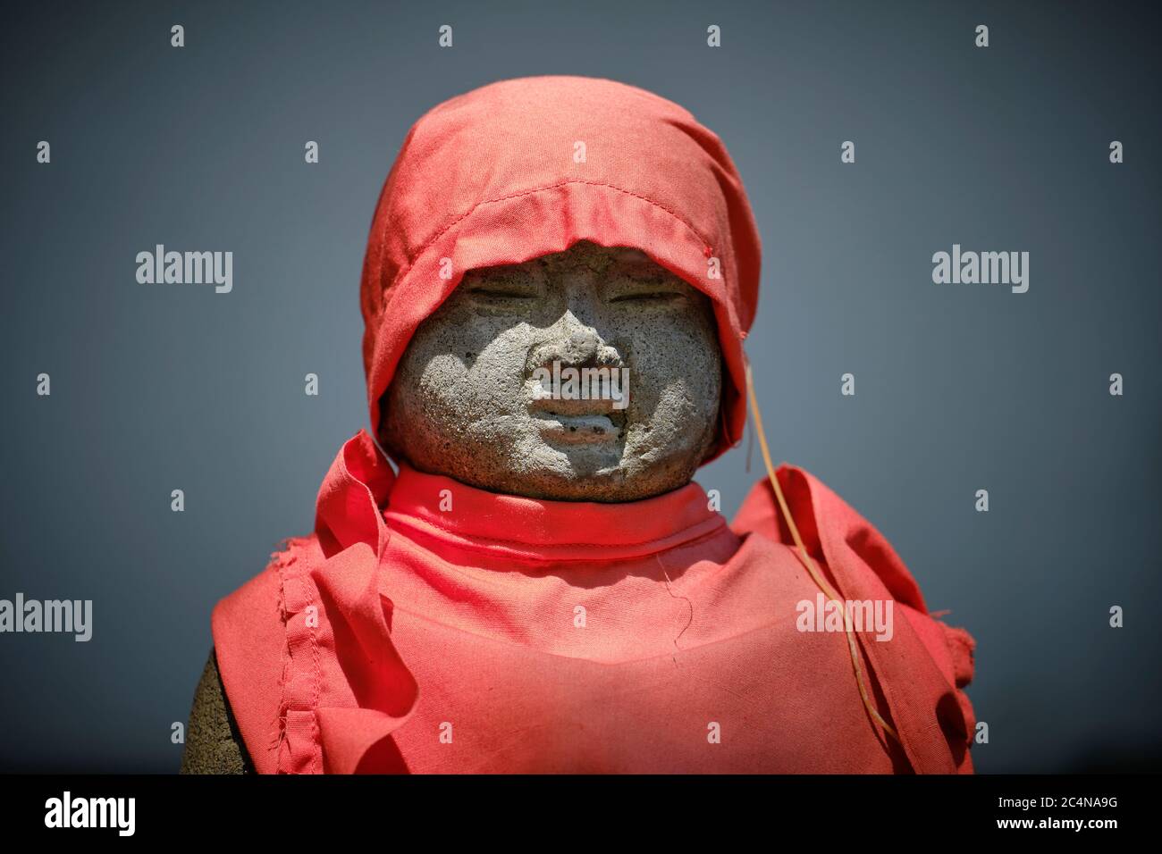 Jizo Steinstatue an einem Schrein in Japan Stockfoto