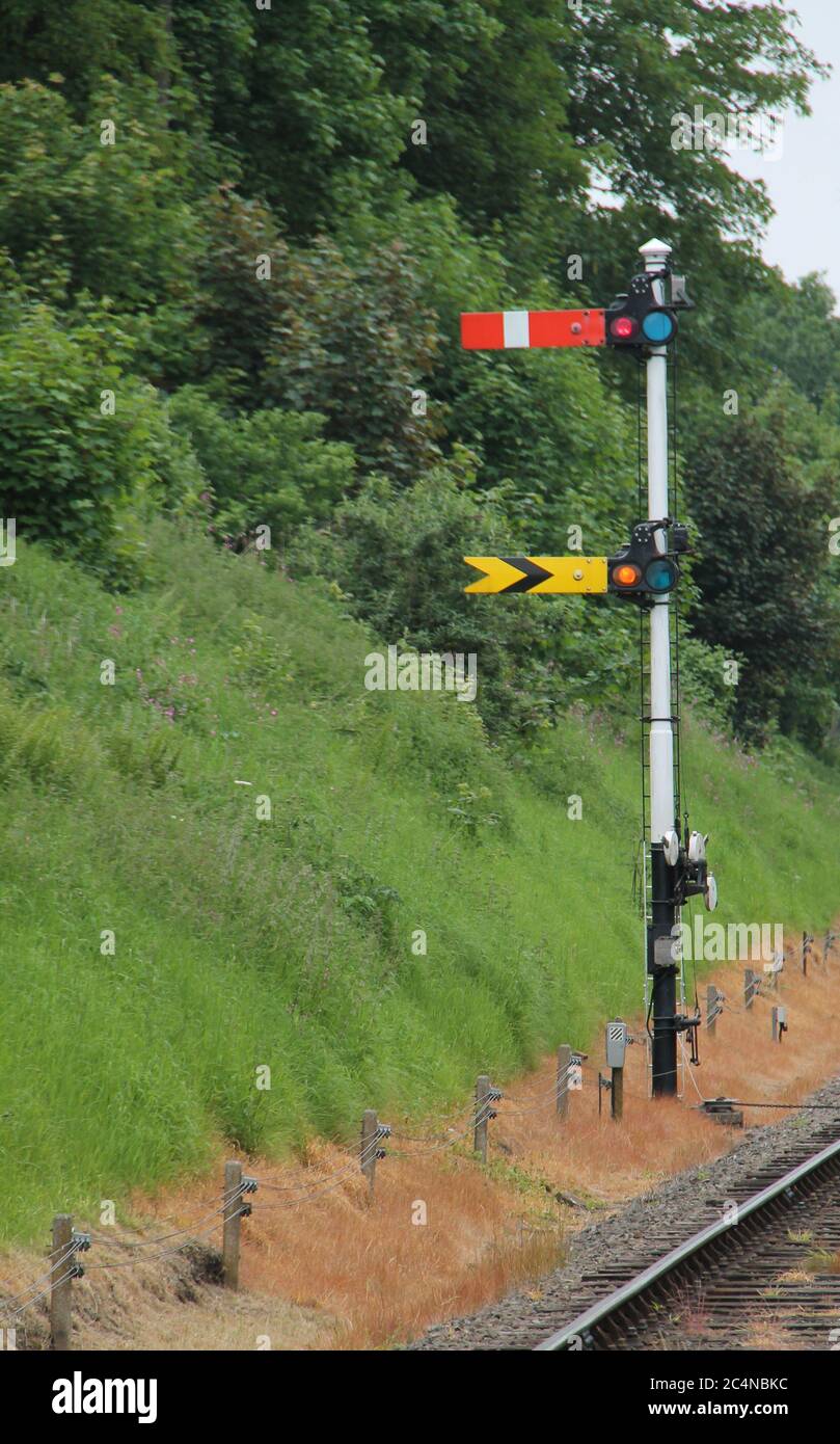 Ein Paar Vintage manuell betriebene Zugsignale. Stockfoto