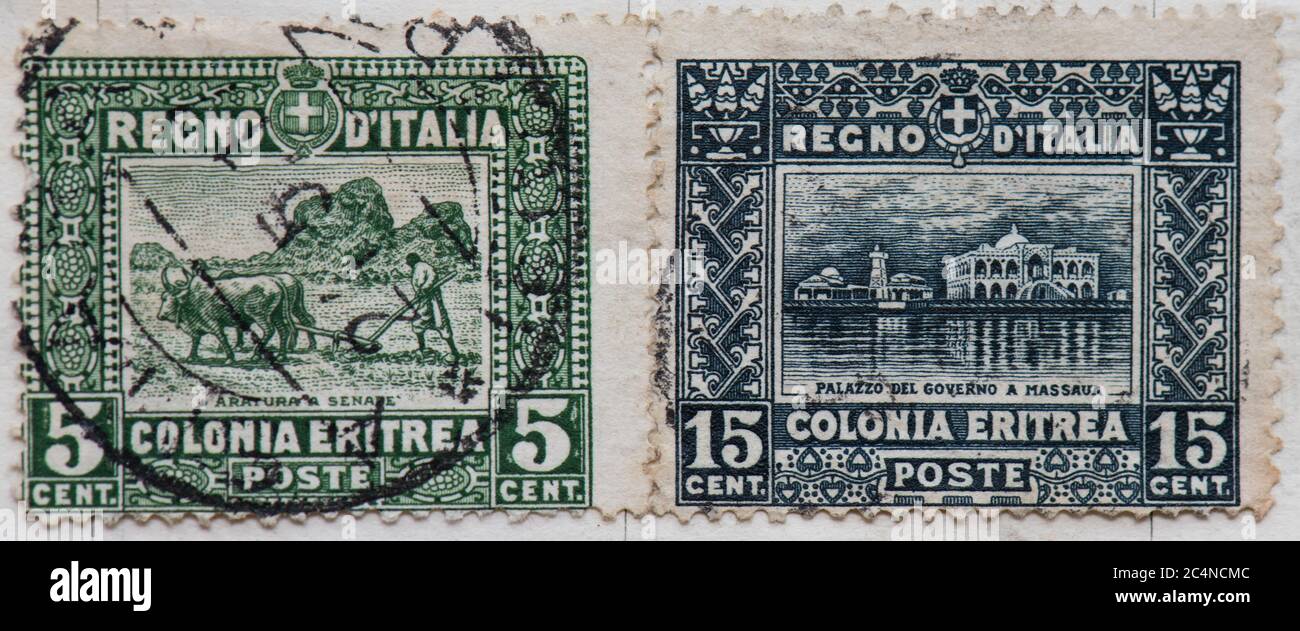Italienische Kolonien Briefmarke - Eritrea - ausgestellt 1910 - 1929, zeigt Pflügen und den Gouverneure Palast Massaua Stockfoto