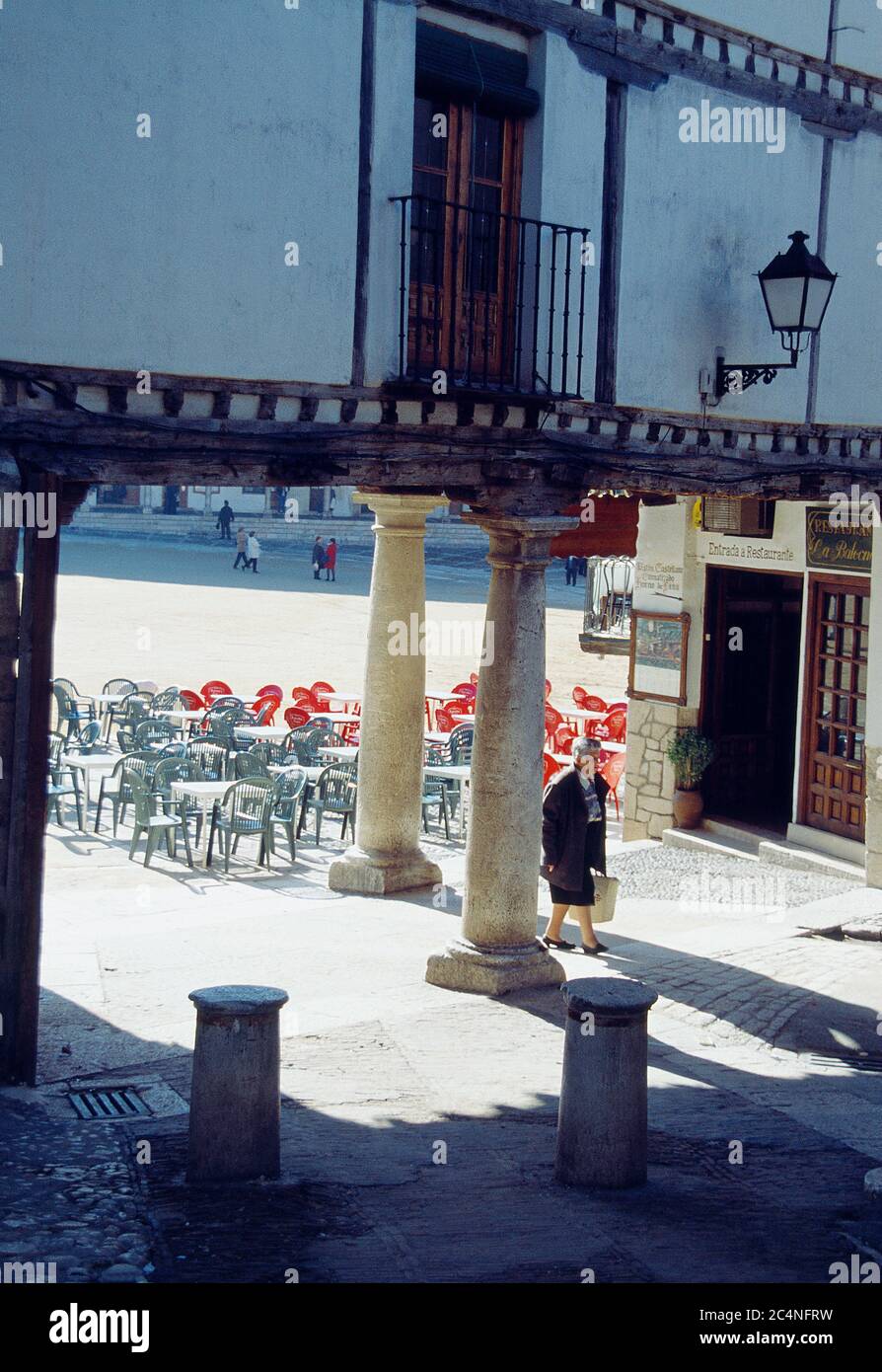 Durchgang zum Hauptplatz. Chinchon, Provinz Madrid, Spanien. Stockfoto