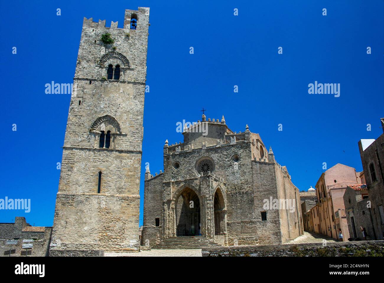 Dom oder Chiesa Mutter von Erice, erbaut von Federico III di Sicilia (Sizilien/Italien) Stockfoto