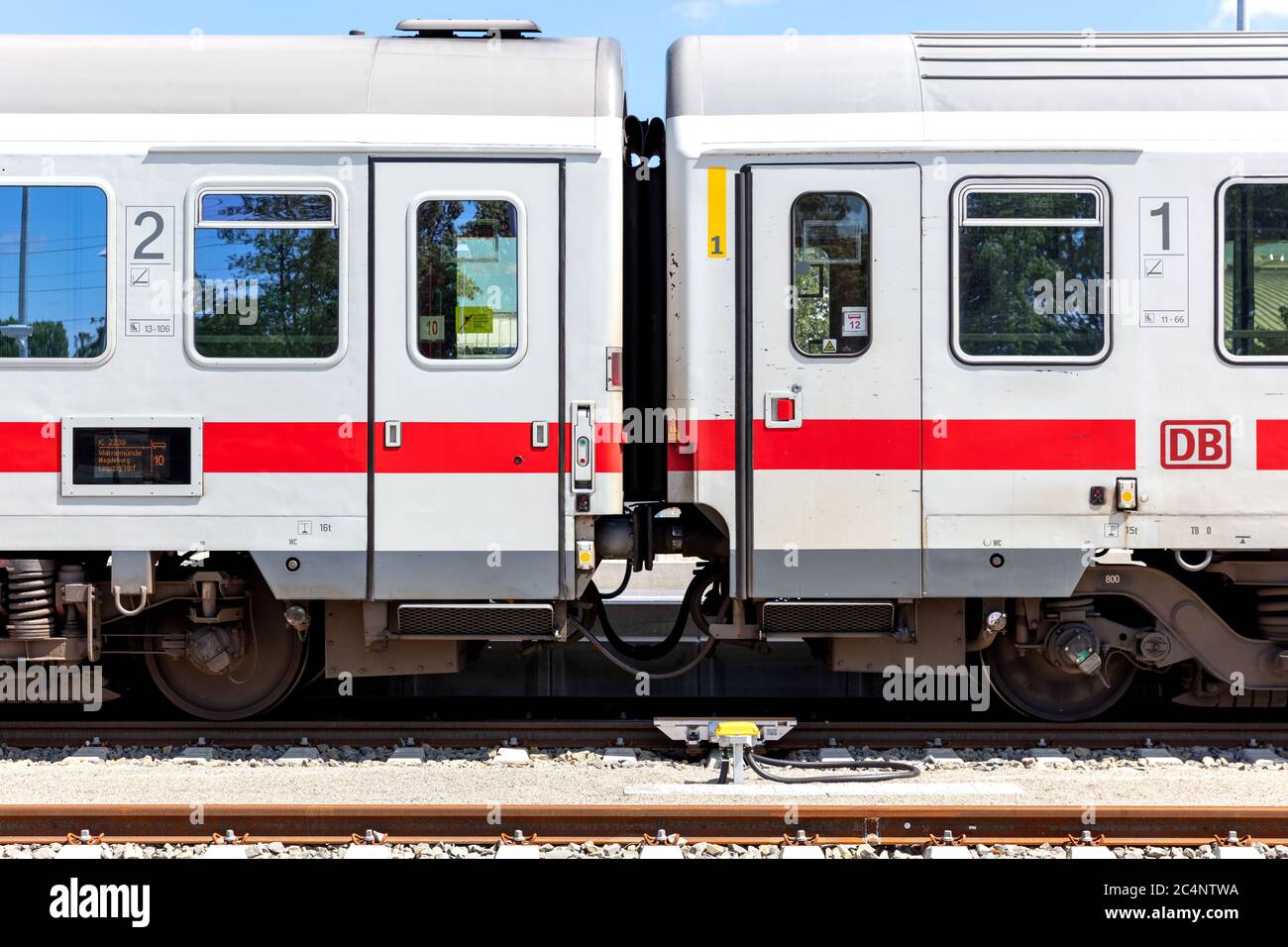 Gekoppelte zweite und erste Klasse Busse der DB Intercity Zug Stockfoto