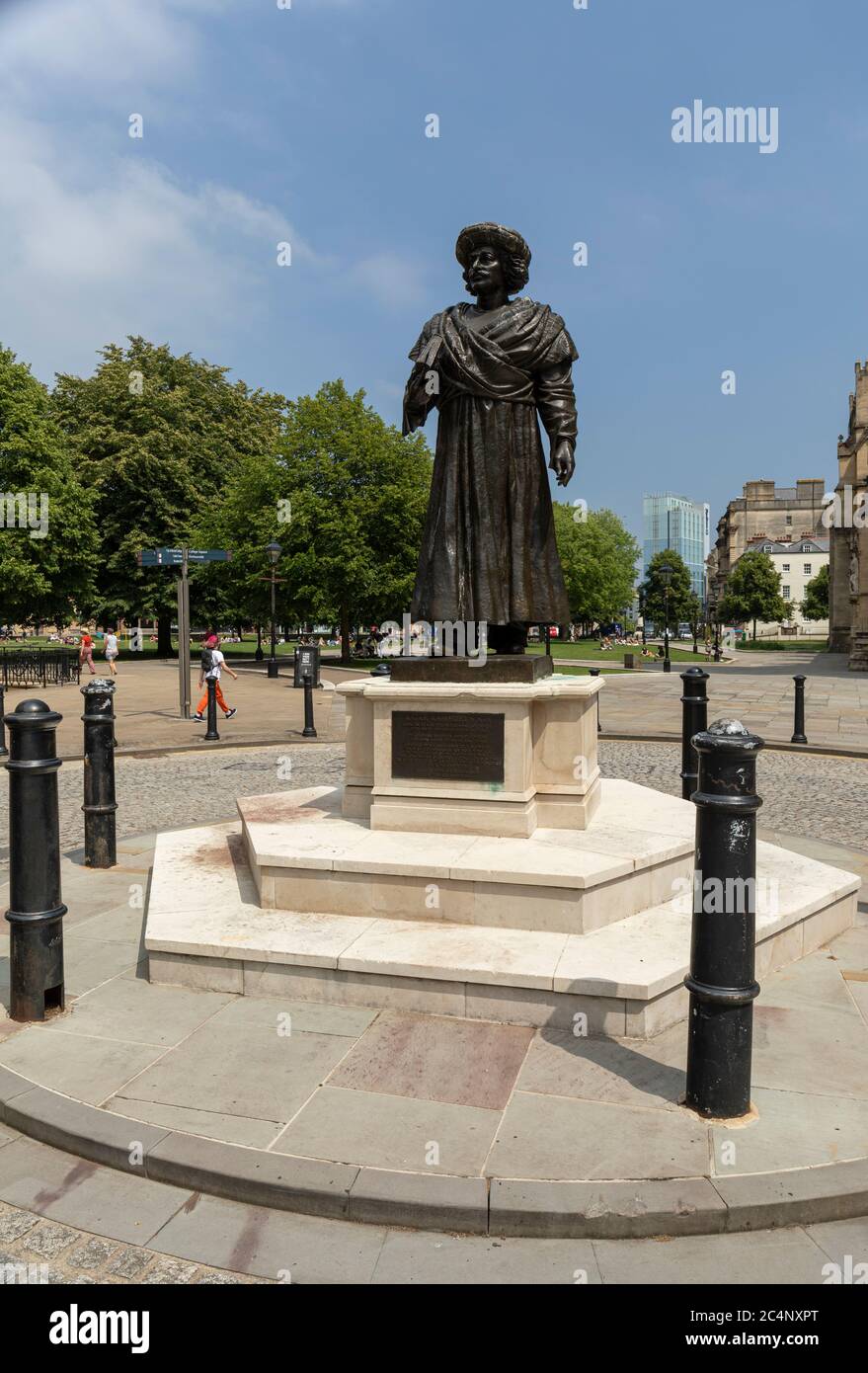 Bronzestatue zum Gedenken an Rajah Rammohun Roy, einen indischen Reformator, College Green, City of Bristol, England, Großbritannien Stockfoto