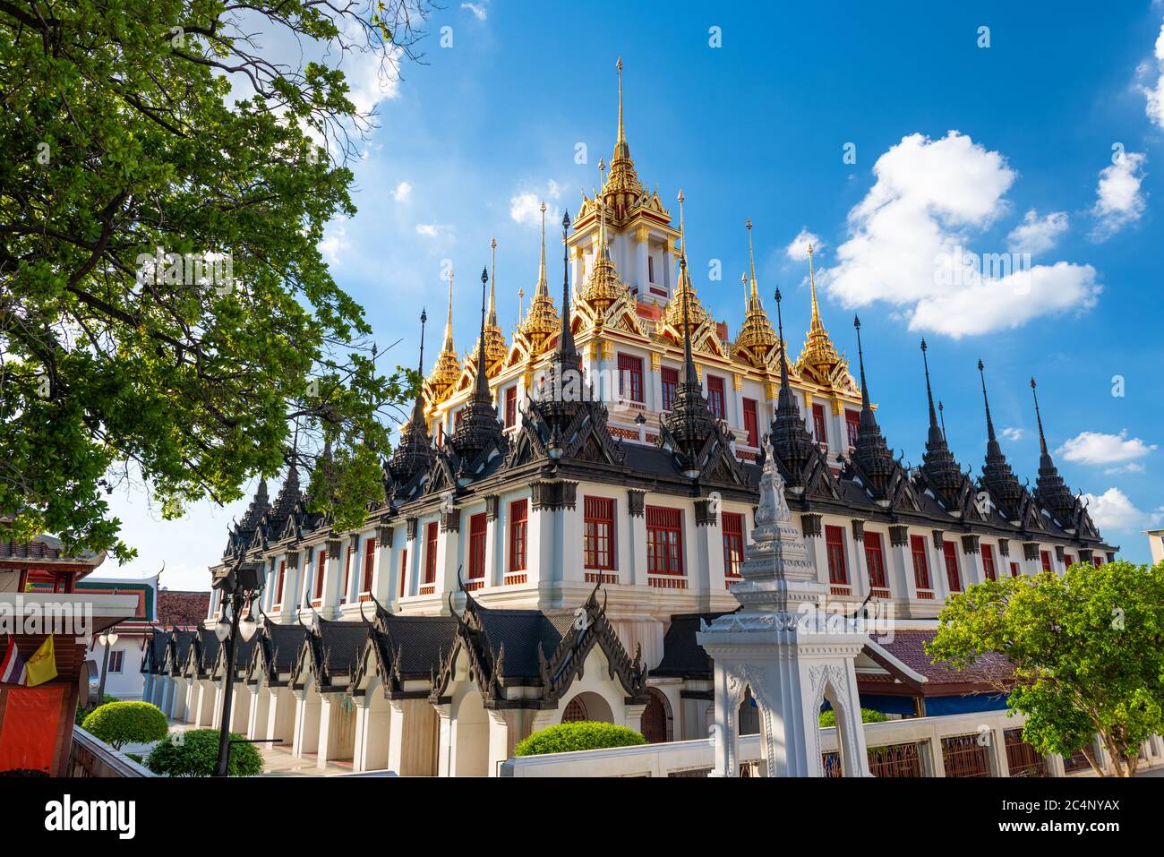 Wat Ratchanatdaram in Bangkok, Thailand am Nachmittag. Stockfoto