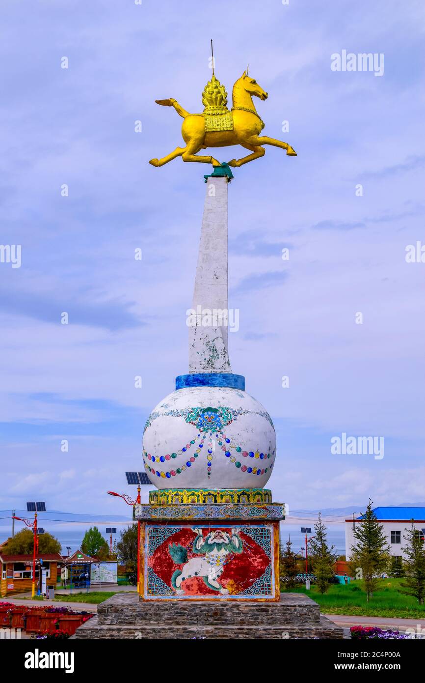 Qinghai See Erlangjian landschaftlich reizende Gegend, der größte See in China, in einem endorheic Becken in der Provinz Qinghai, als alkalischer Salzsee eingestuft. Stockfoto
