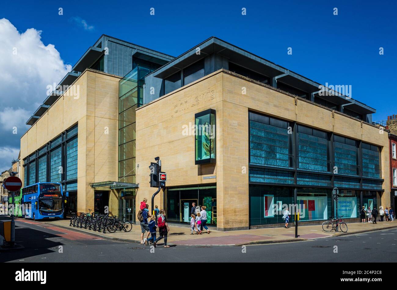 John Lewis Cambridge Kaufhaus im Zentrum von Cambridge. Das Geschäft wurde im Rahmen der Entwicklung von Grand Arcade umgebaut und 2007 eröffnet. Stockfoto