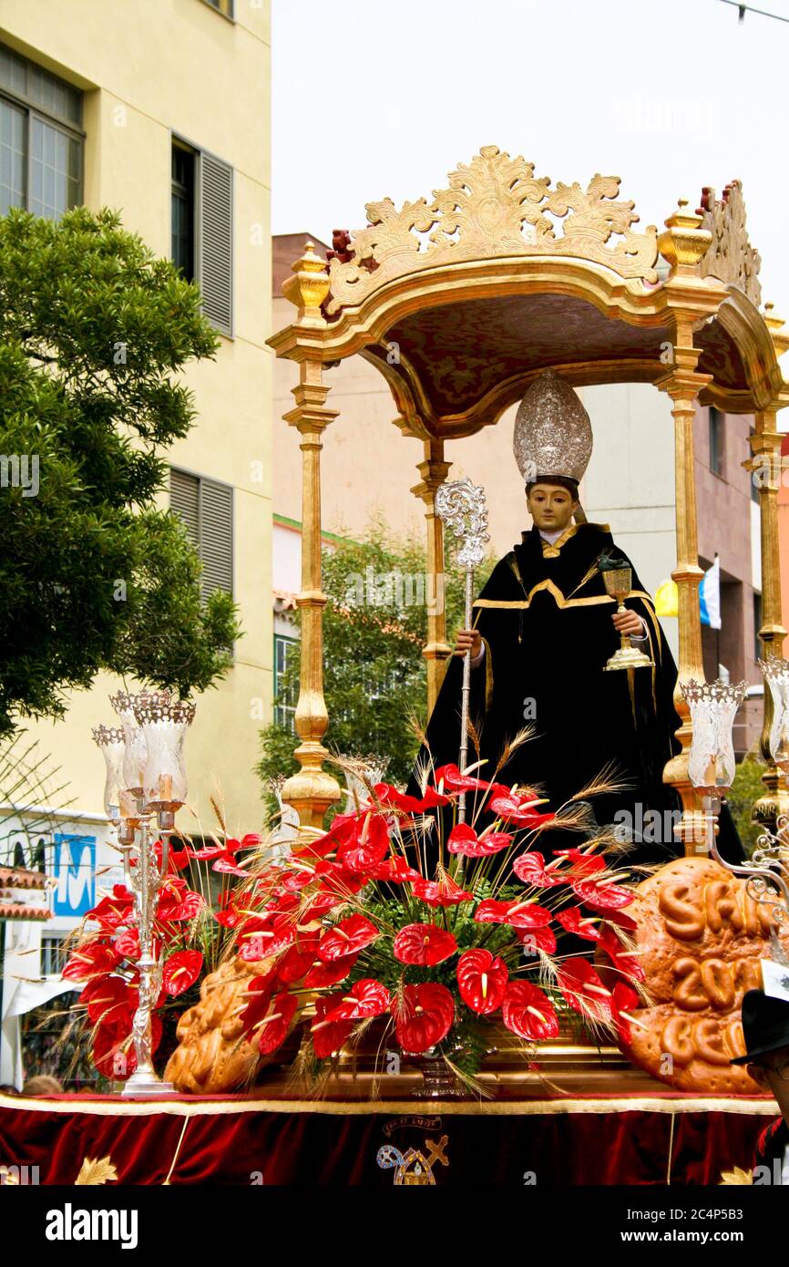 San Cristóbal de La Laguna, Teneriffa, Kanarische Inseln, Spanien, Europa.Fest und Prozession des Abtes von San Benito (Abad Romeria de San Benito), 14. Juli 2019. Die Statue des Heiligen Benito (St. Benedikt). Stockfoto