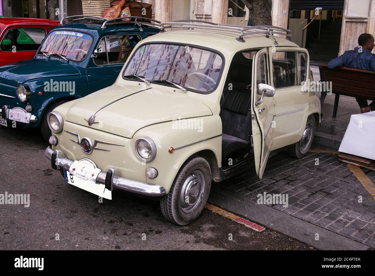 Almería, Andalusien, Spanien, Europa.. Feria de Almería 2018. Ausstellung von Oldtimern Seat 600. Stockfoto