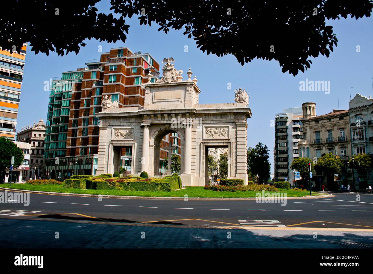 València, Comunidad Valenciana, Spanien. Plaza de la Porta de la Mar oder Plaza de la Puerta del Mar, de Javier Goerlich Lleó (1944-1946). Stockfoto