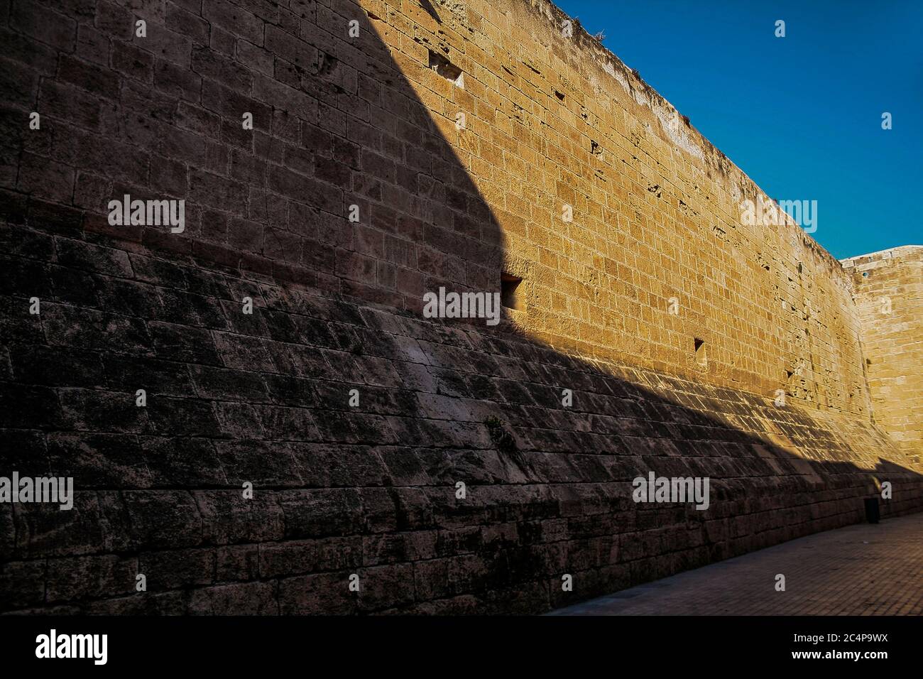 Almería, Andalusien, Spanien, Europa.. Catedral de Santa María de la Encarnación (Kathedrale der Heiligen Maria der Menschwerdung). JXVI Jahrhundert - Spanische Renaissance. Die Pracht der Mauer der Kathedrale Festung. Stockfoto