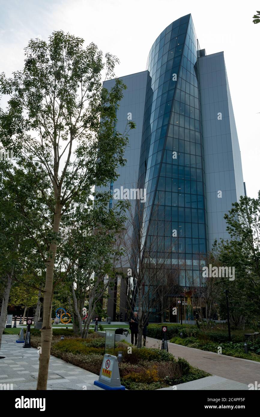 Das Japan Sport Olympic Square Gebäude mit dem Japan Olympic Museum und dem fünf Ring Symbol der Olympischen Spiele . Stockfoto