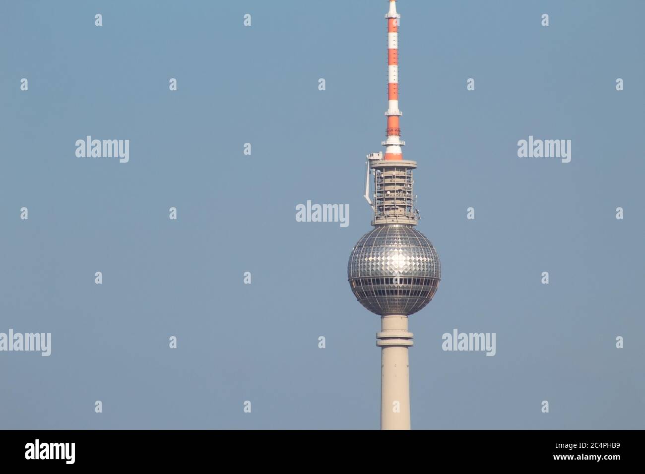 Berlin, Deutschland - 28. April 2018 - der Berliner Fernsehturm Stockfoto