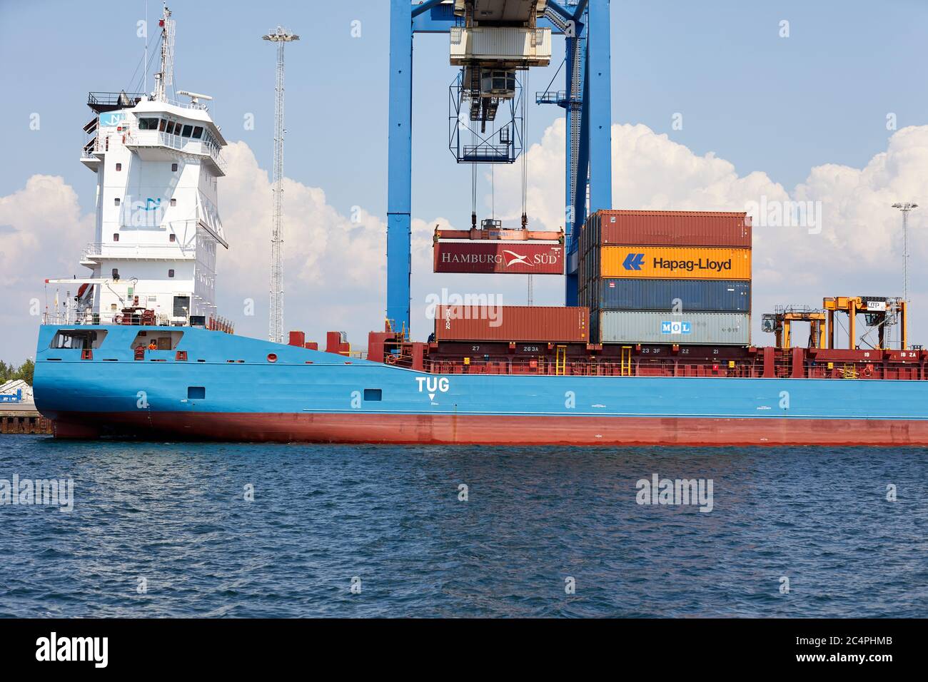 Hamburg Süd-Container, vom Schiff mit Schiff-zu-Land-Kran entladen, Kopenhagen, Dänemark Stockfoto