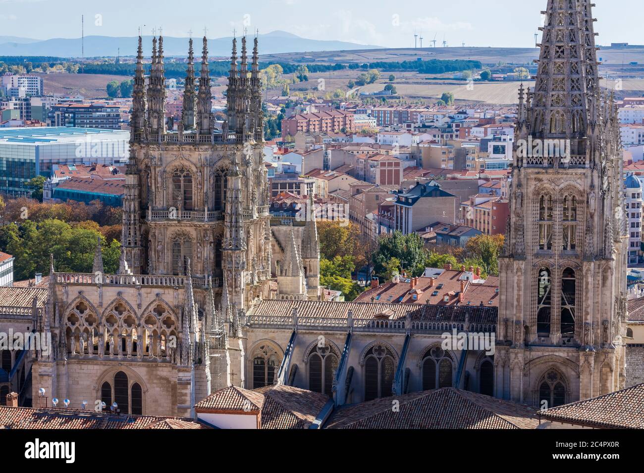 Kathedrale von Burgos und die Stadt Burgos auf Hintergrund in Kastilien und Leon Region des nördlichen Spanien Stockfoto