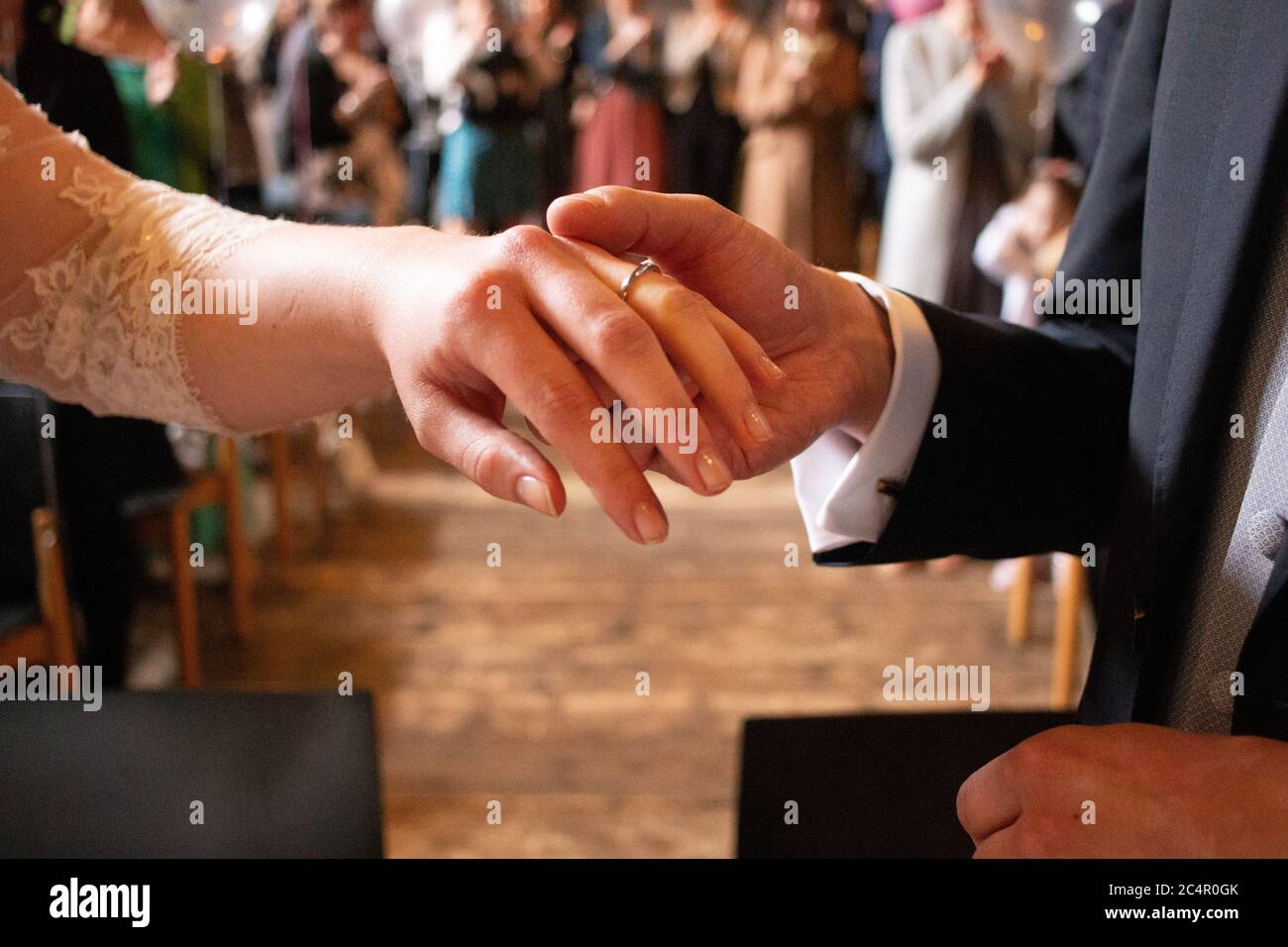 Ehering heiraten Ehering Finger der Ehering Zeremonie Stockfoto
