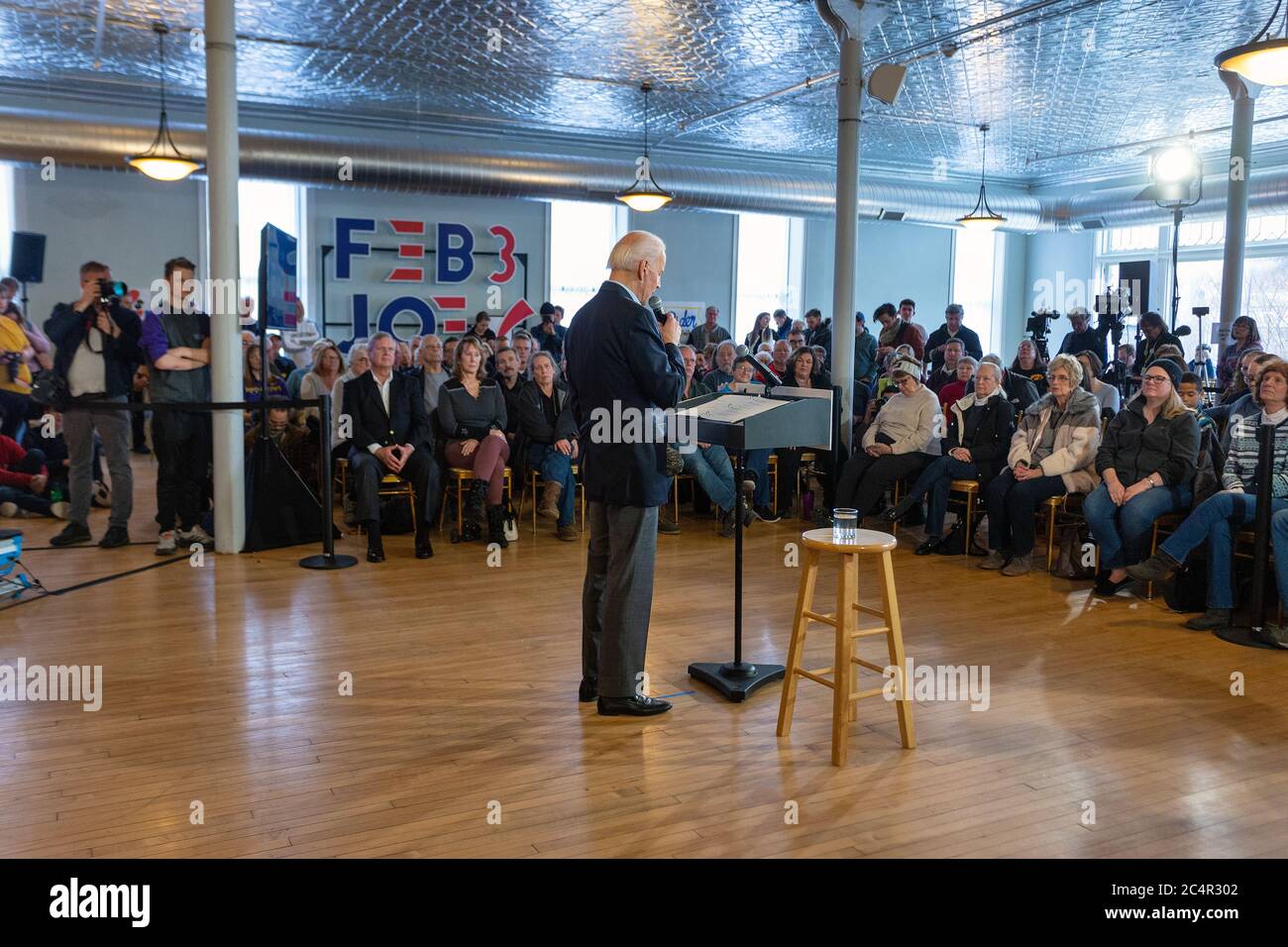 Der ehemalige Vizepräsident Joe Biden veranstaltet eine Wahlkampfveranstaltung im Loft im Stadtzentrum von Burlington, Iowa, USA. Stockfoto