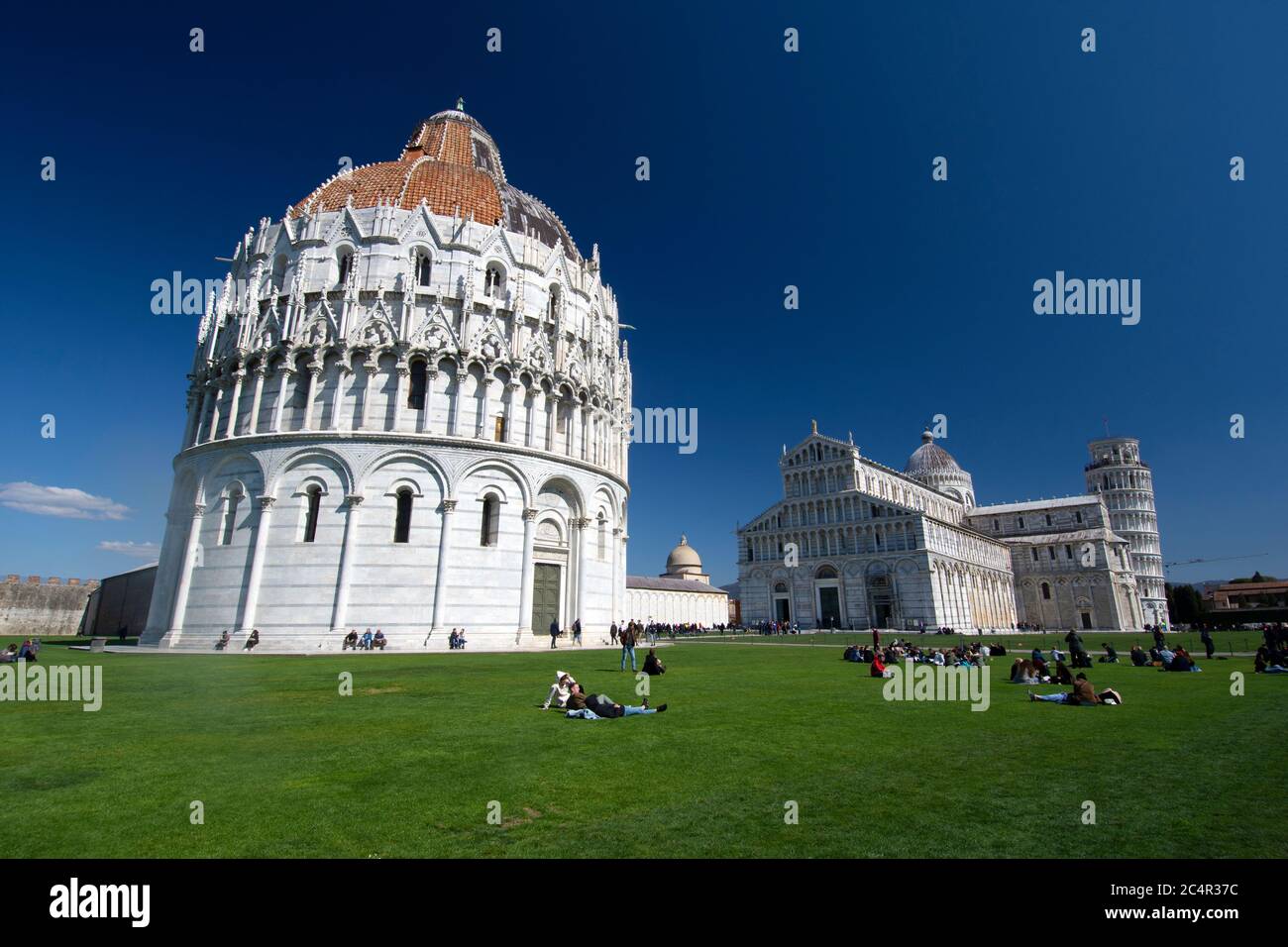 Das Baptisterium von Pisa, die Kathedrale von Pisa und der Schiefe Turm von Pisa, UNESCO-Weltkulturerbe, Pisa, Toskana, Italien Stockfoto