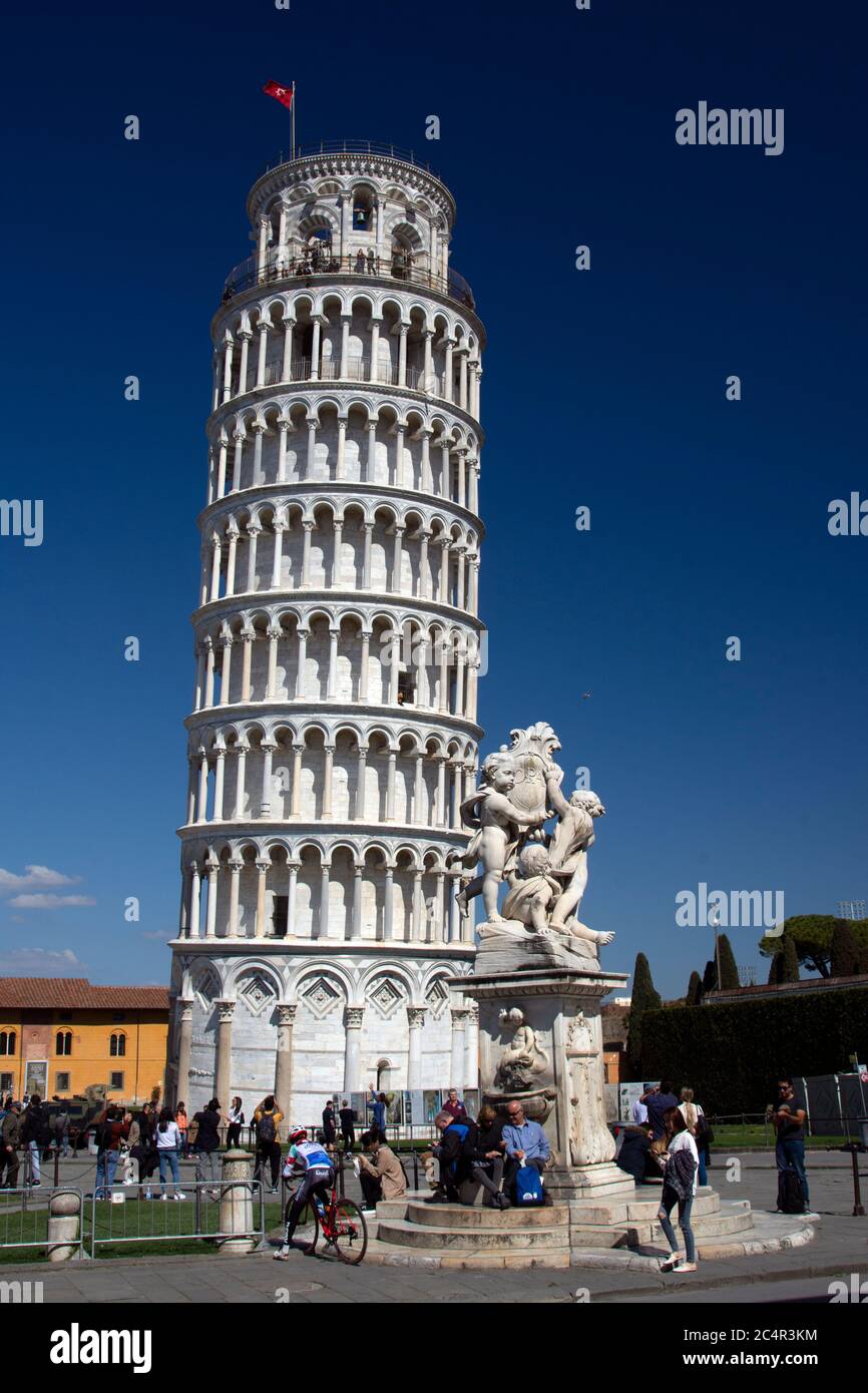 Der schiefe Turm von Pisa, campanile oder Glockenturm für die Kathedrale von Pisa und UNESCO-Weltkulturerbe, Pisa, Toskana, Italien Stockfoto