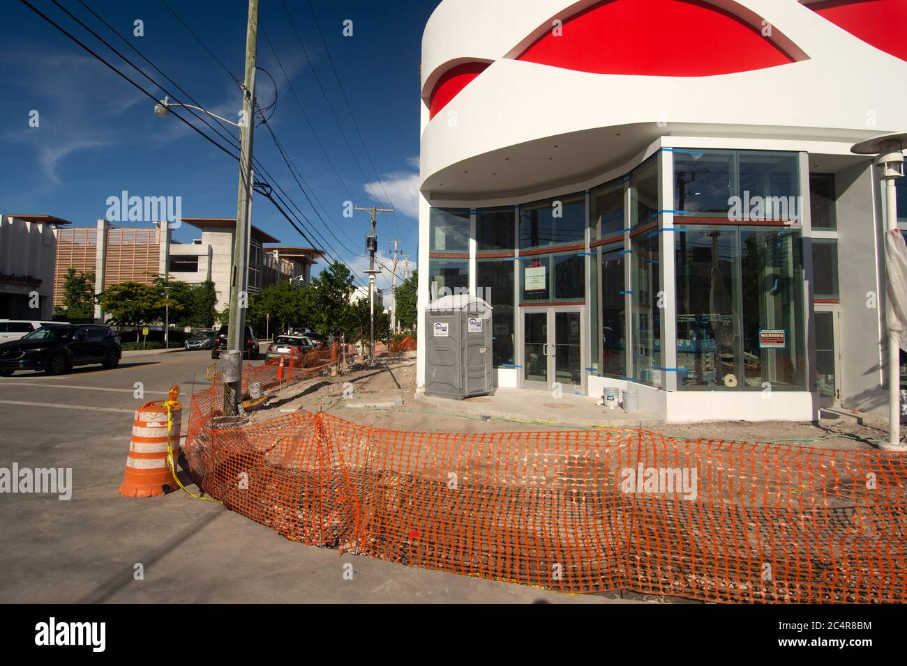 Gehsteig Höhe zu unterbinden Meeresspiegel Anstieg, Miami Beach, Florida, USA Stockfoto
