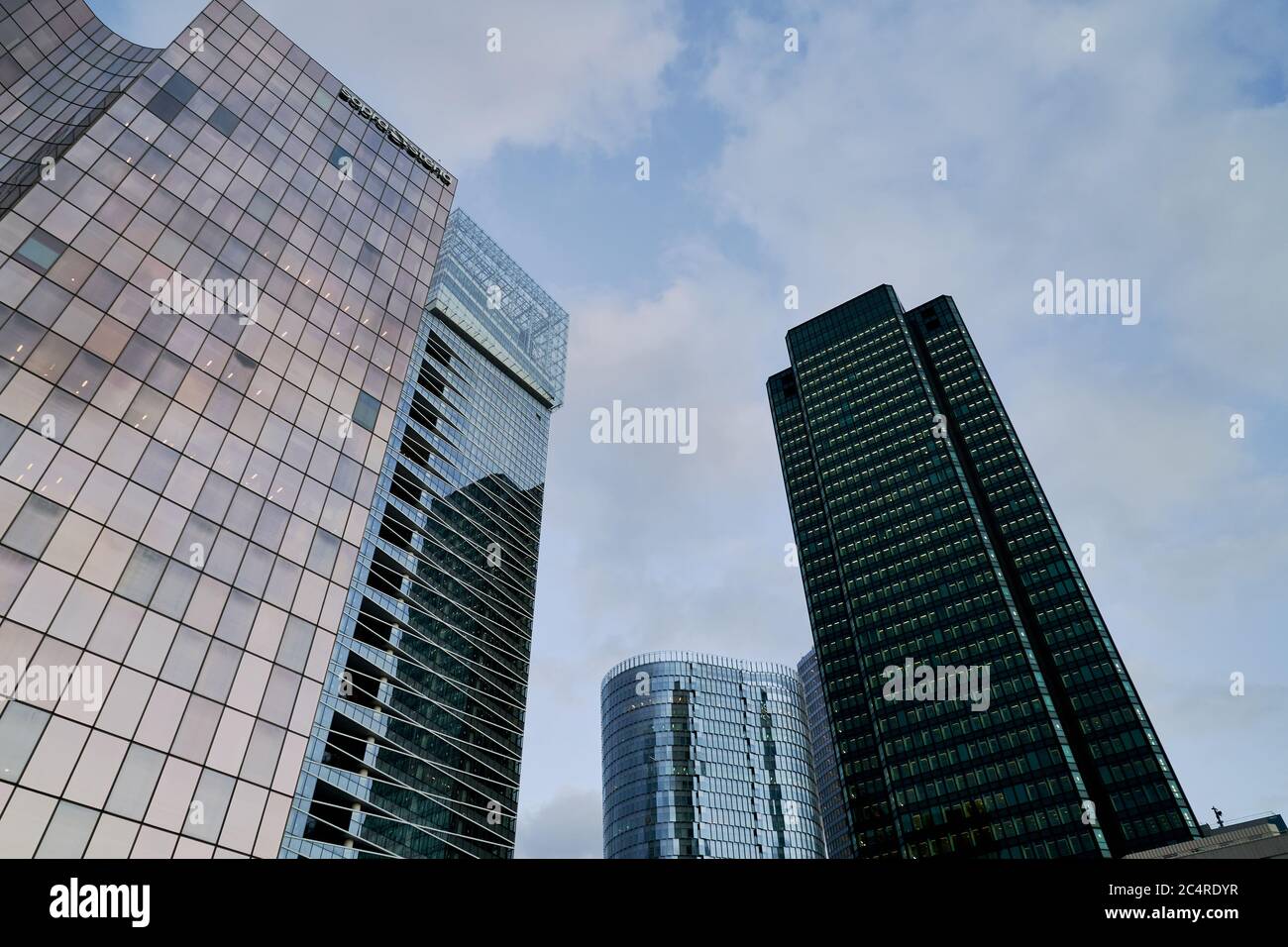 Hauptsitz, Wolkenkratzer und Bürogebäude im Geschäftsviertel La Defense, Paris, Frankreich Stockfoto