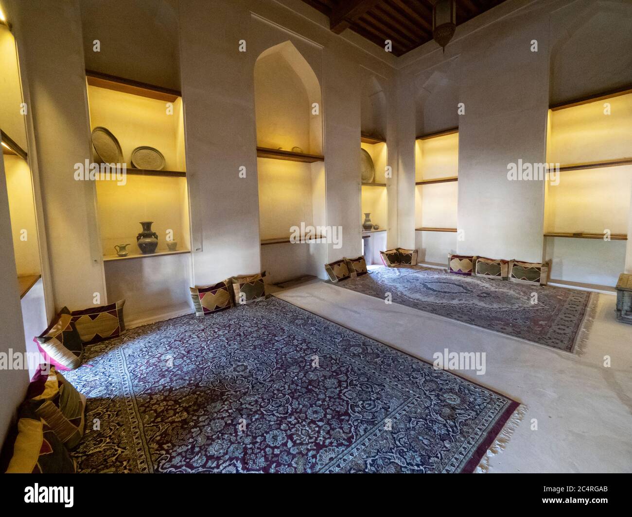 Innenansicht des Schlosses von Jabreen, einer Festung aus dem 17. Jahrhundert in der Nähe von Bahla, Sultanat von Oman. Stockfoto
