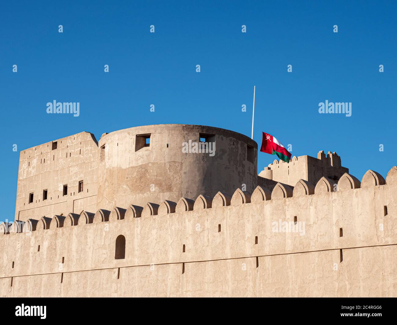 Außenansicht des Schlosses von Jabreen, einer Festung aus dem 17. Jahrhundert in der Nähe von Bahla, Sultanat von Oman. Stockfoto