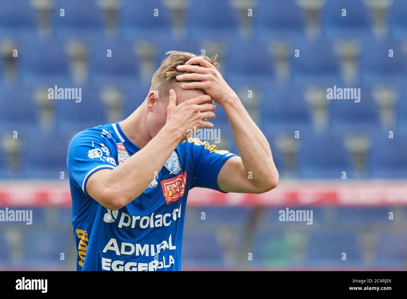 Salzburg, Österreich 28. Juni 2020: tipico - BL - 19/20 - Sp. 30 - RB Salzburg gegen TSV Prolactal Hartberg Lukas Gabbichler (TSV Prolactal Hartberg), Aktion/Einzelbild/Geste/Gestik/gestikuliert/unzufrieden/enttäuscht/enttäuscht/dejected/frustriert/[Einsatz weltweit] Stockfoto