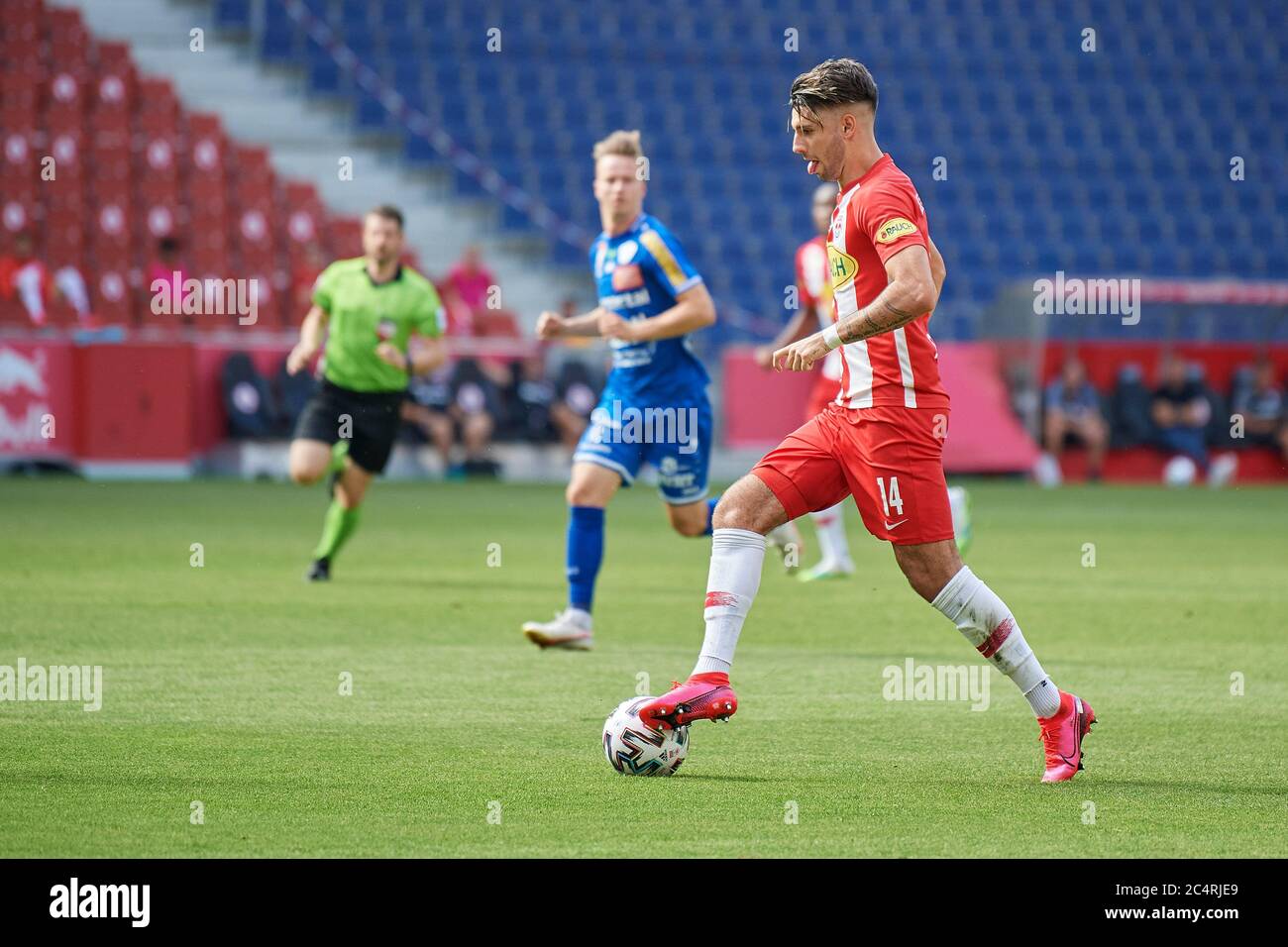 Salzburg, Österreich 28. Juni 2020: tipico - BL - 19/20 - Sp. 30 - RB Salzburg gegen TSV Prolactal Hartberg Dominik Szoboszlai (FC Red Bull Salzburg), Action/Einzelbild/mit Ball/ weltweit Stockfoto