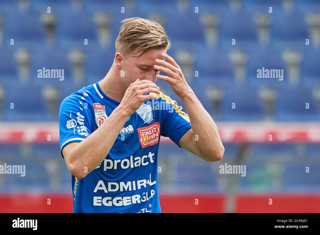 Salzburg, Österreich 28. Juni 2020: tipico - BL - 19/20 - Sp. 30 - RB Salzburg gegen TSV Prolactal Hartberg Lukas Gabbichler (TSV Prolactal Hartberg), Aktion/Einzelbild/Geste/Gestik/gestikuliert/unzufrieden/enttäuscht/enttäuscht/dejected/frustriert/[Einsatz weltweit] Stockfoto