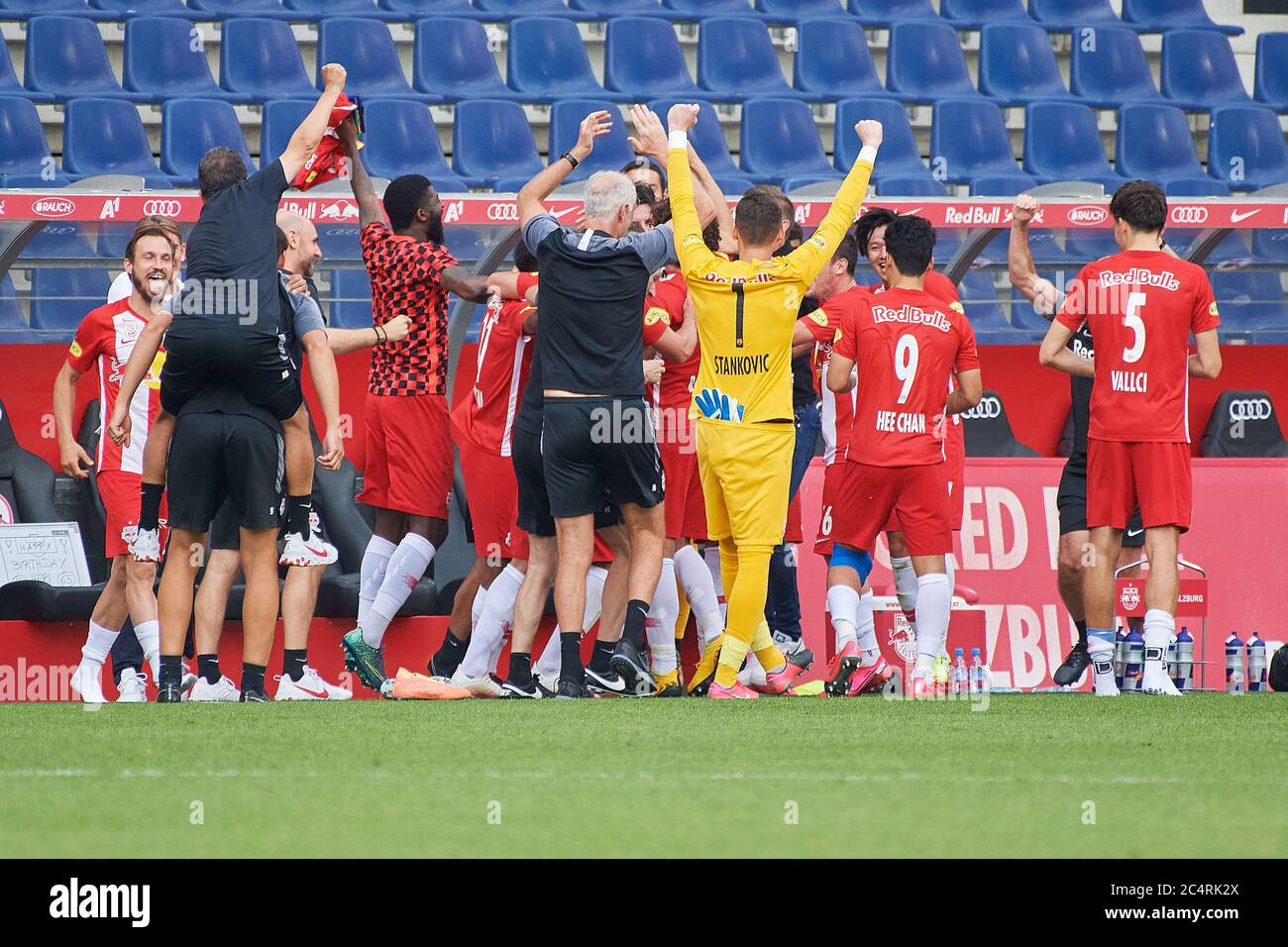 Salzburg, Österreich 28. Juni 2020: tipico - BL - 19/20 - Sp. 30 - RB Salzburg gegen TSV Prolactal Hartberg die Spieler von RB Salzburg feiern die österreichische Meisterschaft 2020 nach einem 3-0 Sieg gegen den TSV Prolactal Hartberg. Letzte Jubilierung/letzte Jubilierung/Emotion/Freude/// Verwendung weltweit Stockfoto