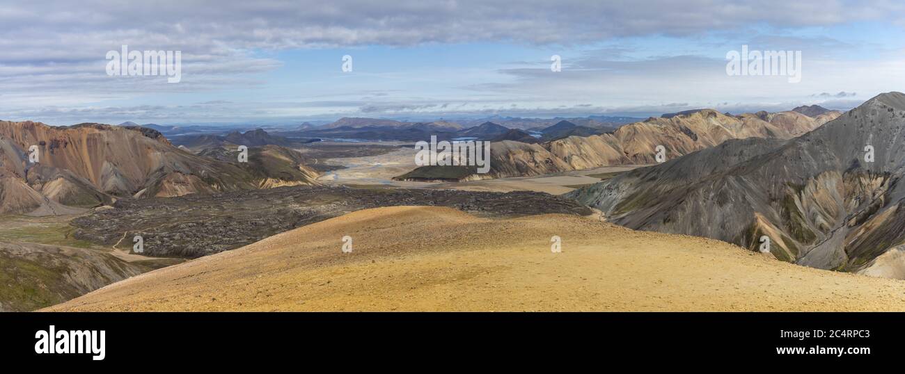 Landmannalaugar Islands Hochlandpanorama mit vulkanischem Lavafeld Stockfoto