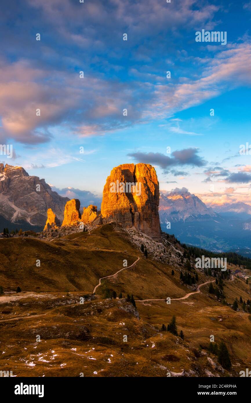 Sonnenuntergang über 5 Torri dolomiten in Cortina d'Ampezzo, Venetien, Italien Stockfoto