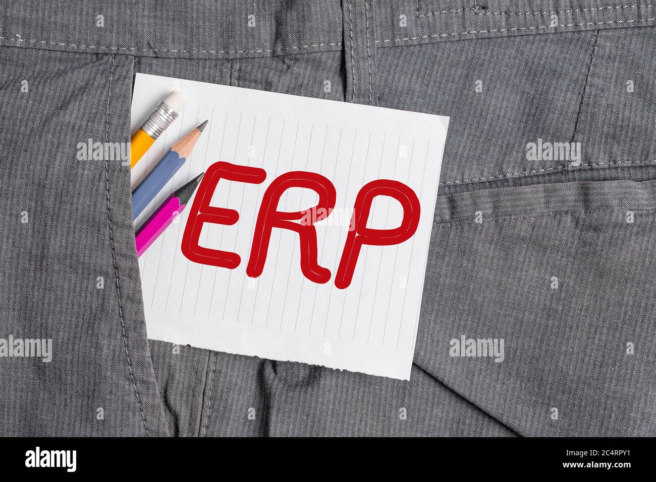 Text ERP. Business Foto zeigt Enterprise Resource Planning zentralisierte Datenbank für Geschäftsprozesse Schreibgeräte und weiß Stockfoto