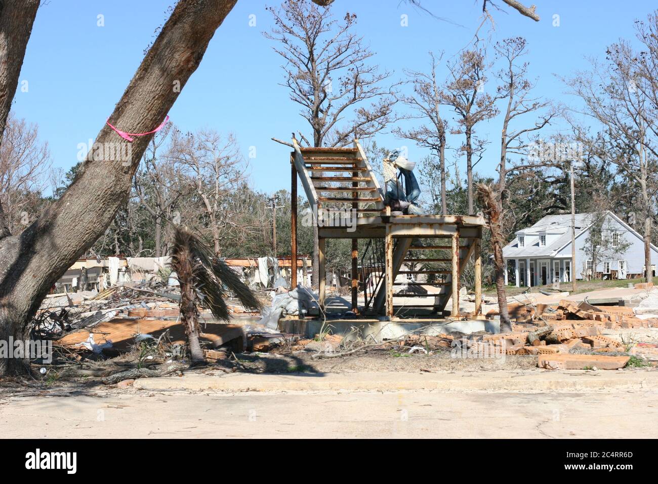 Starker Hurrikan Katrina Sturmflut & Windschaden an Häusern am Strand in Ocean Springs Mississippi in der Nähe von Biloxi. Stockfoto