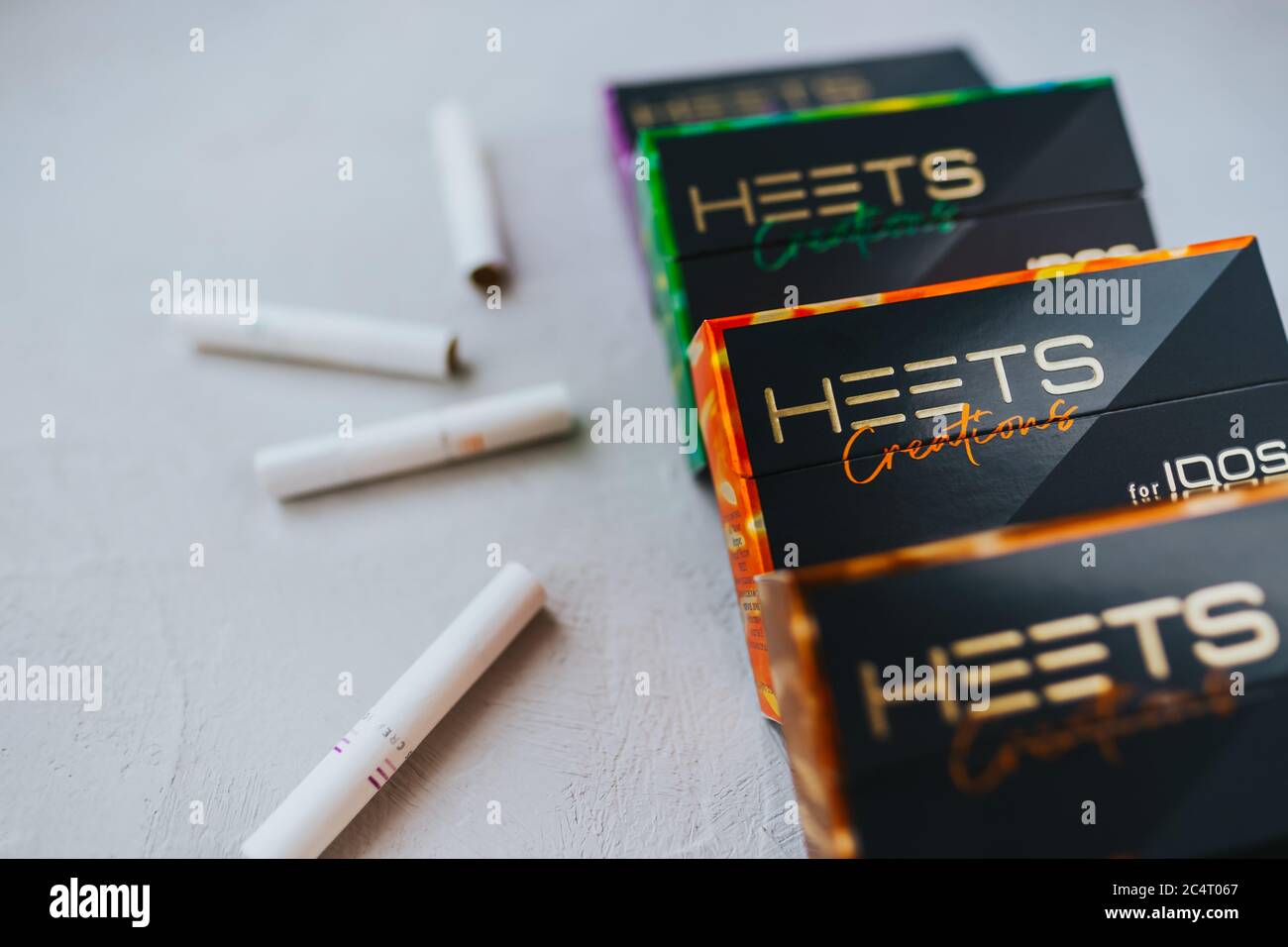 Erhitzen von Tabakstben, neue Creations Series Heets mit iqos 3.0  Stockfotografie - Alamy