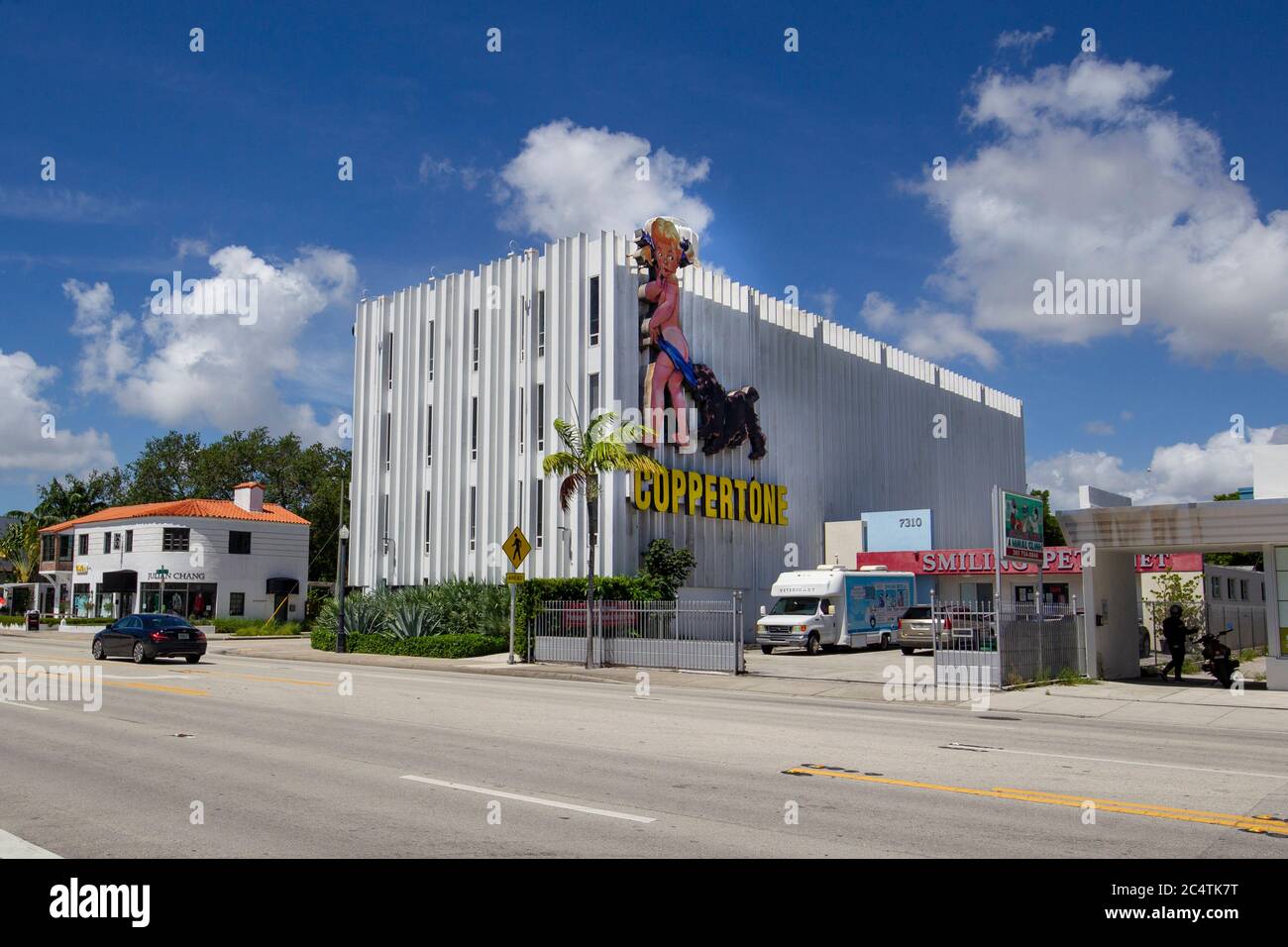 Vintage Coppertone Werbeschild in Miami Florida auf der Seite eines Gebäudes auf Biscayne Blvd. Stockfoto