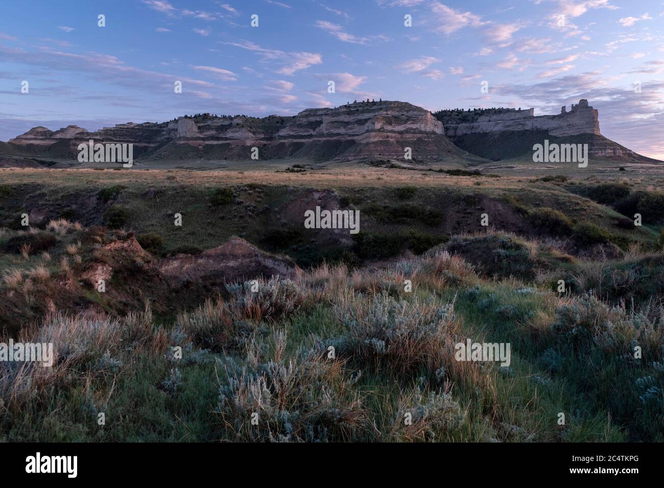 Dämmern Sie über die Sageburst-Prärie am Scotts Bluff National Monument, Nebraska Stockfoto