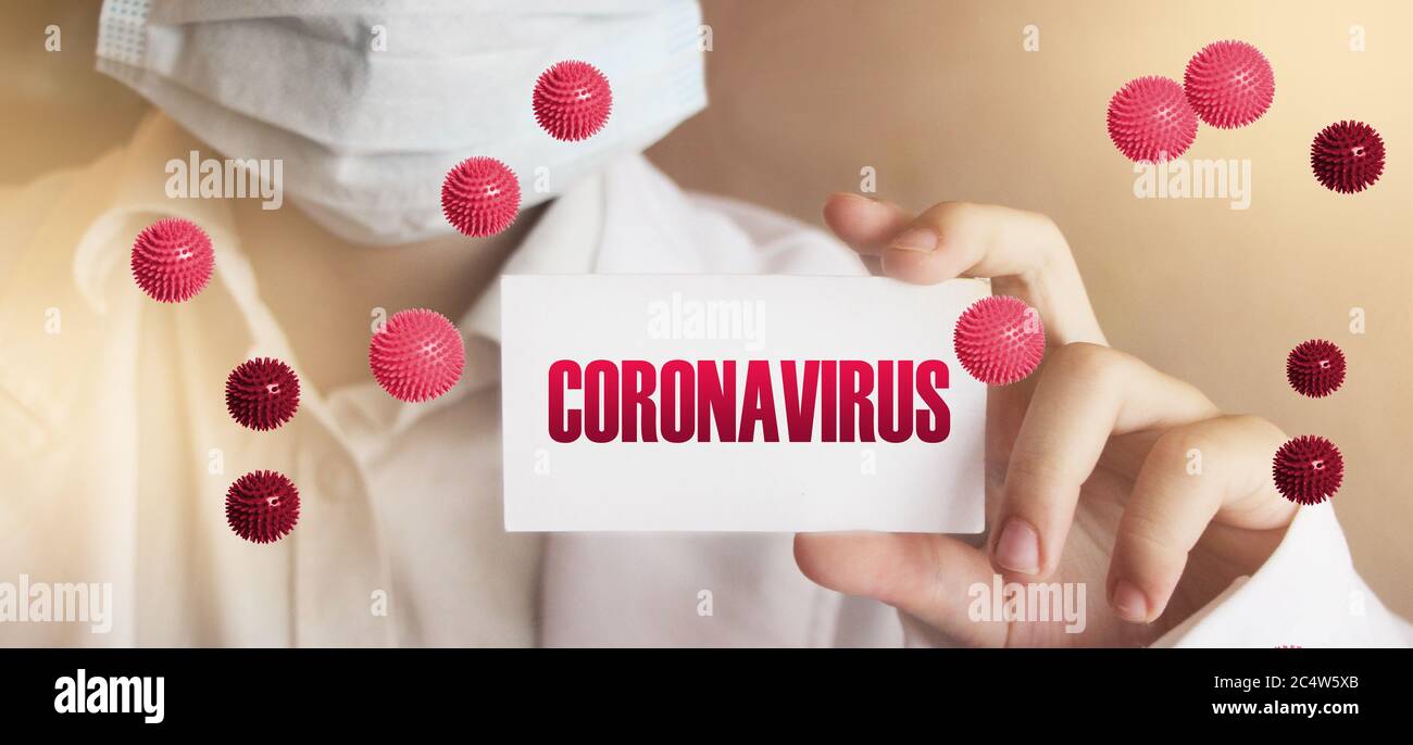 Arzt oder medizinisches Personal Holding Card mit Coronavirus geschrieben. CoVid-19 Pandemiewarnquarantänekonzept Stockfoto