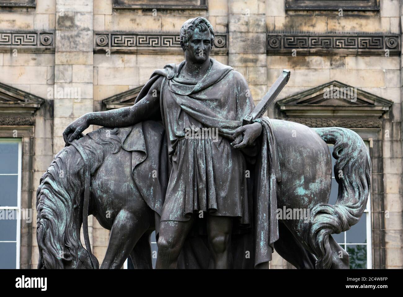Edinburgh, Schottland, Großbritannien. 28. Juni 2020. RBS untersucht die Herkunft und den Besitz der Statue von John Hope, dem vierten Earl of Hopetoun, die sich auf dem Gelände des Dundas House am St. Andrew Square befindet. Historische Verbindungen aus der Sklaverei werden untersucht. Iain Masterton/Alamy Live News Stockfoto