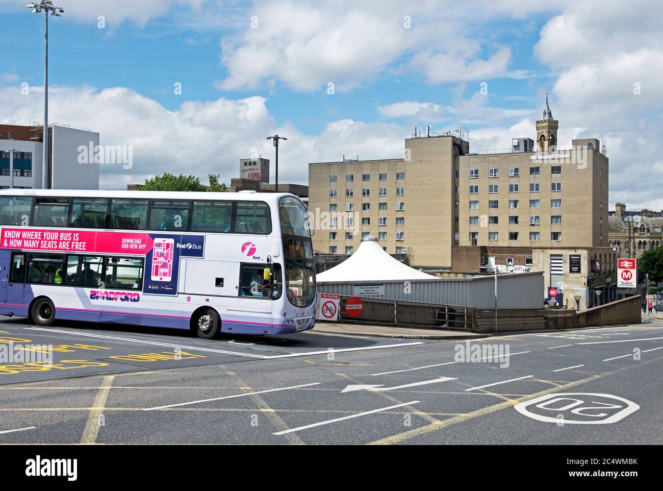 Bradford Hotel und Bus, Bradford, West Yorkshire, England Stockfoto
