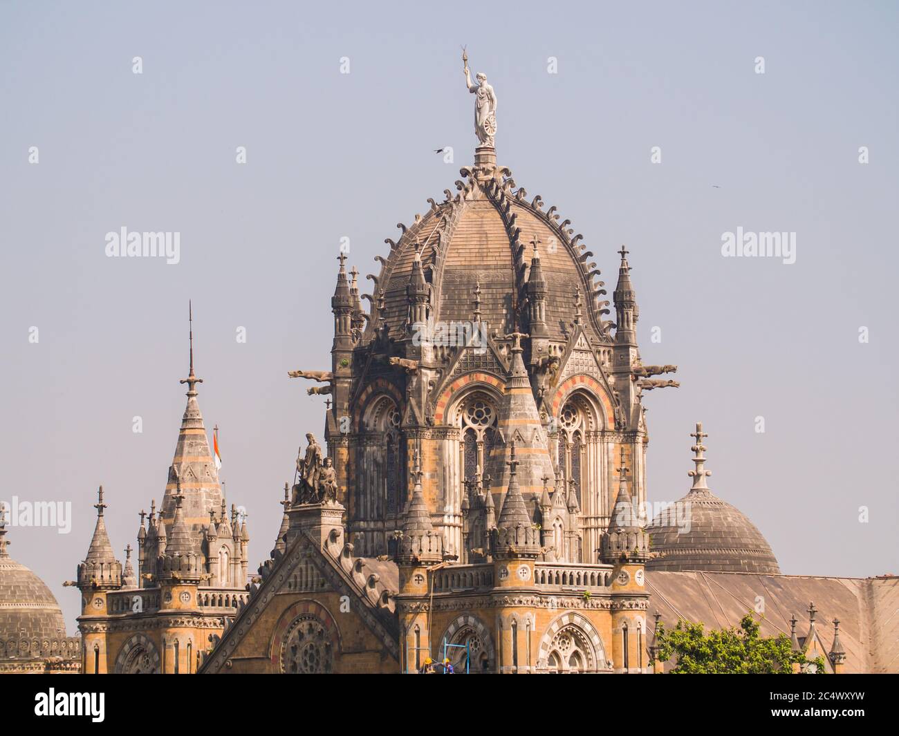 Mumbai, Indien - 17. Dezember 2018: Chhatrapati Shivaji Terminus Bahnhof (CSTM), ist ein historischer Bahnhof und ein UNESCO-Weltkulturerbe Stockfoto