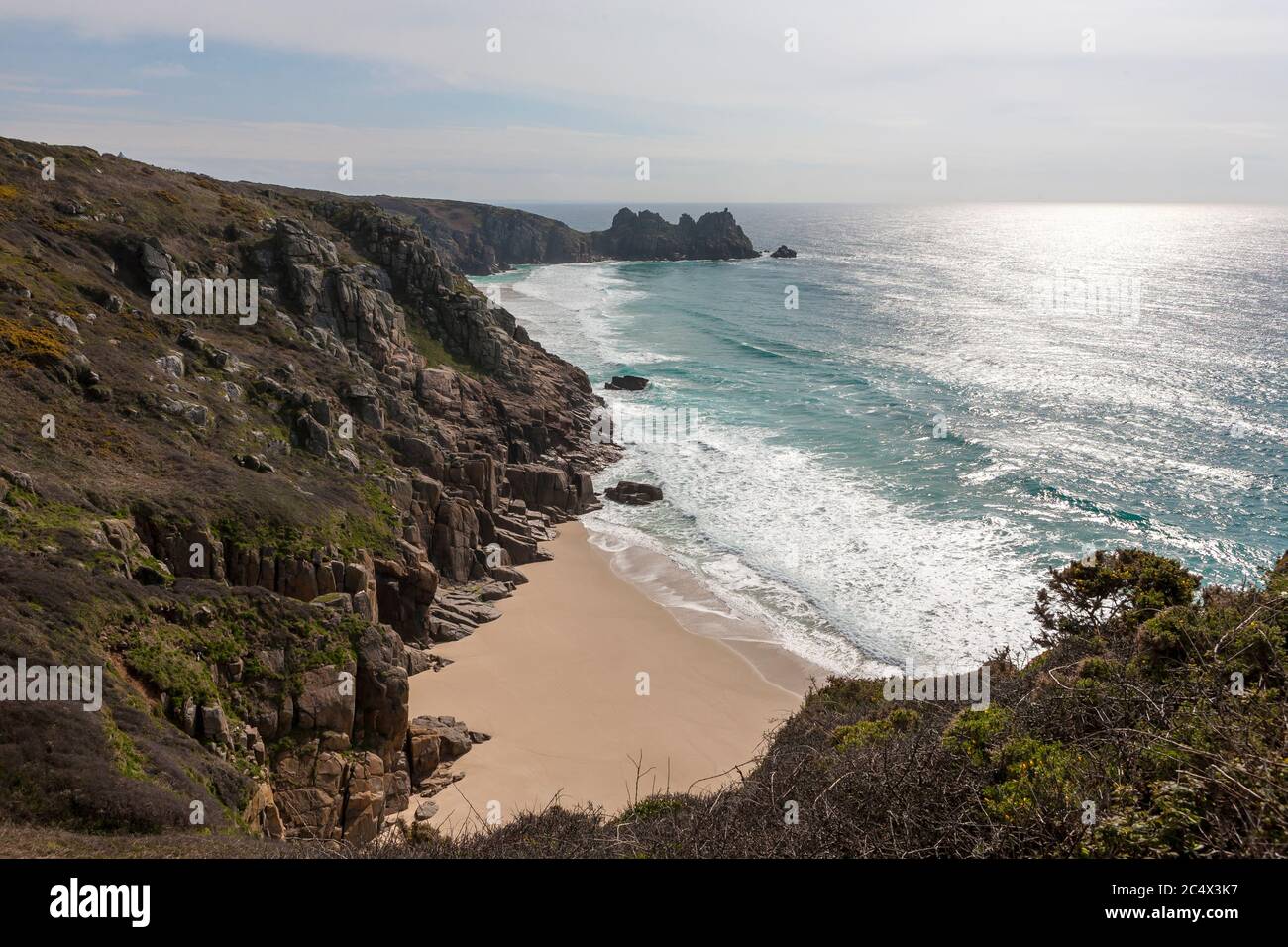 Pedn Vounder Beach und Treryn Dinas, Penwith Peninsula, Cornwall, Großbritannien Stockfoto